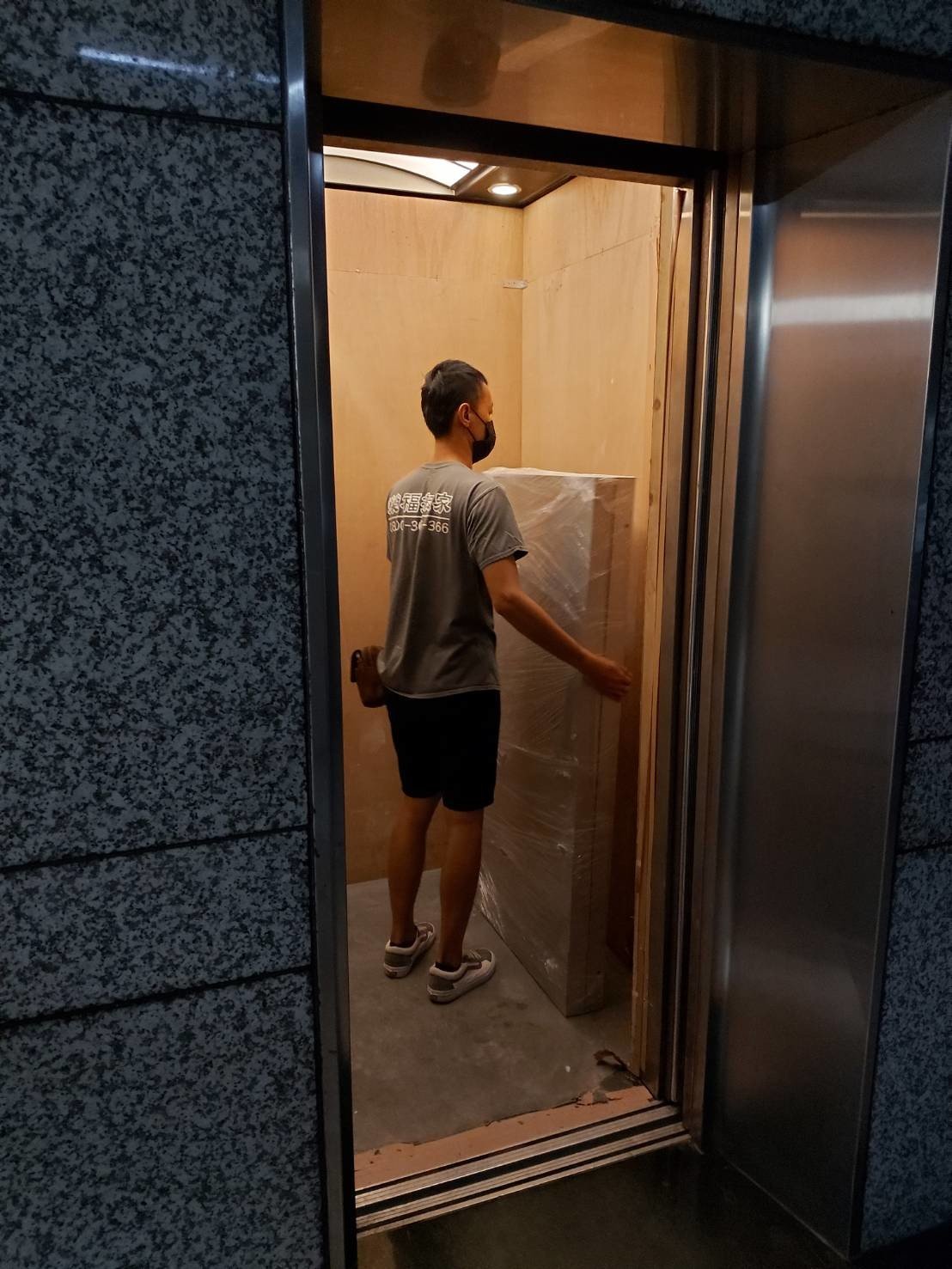 搬家公司推薦、台北搬家推薦【榮福搬家公司】搬遷估價、南港搬家、桃園搬家公司推薦、新北搬家公司推薦、基隆搬家、搬沙發、搬保險箱、金庫搬運、搬活動櫃、搬公文櫃、搬保密櫃、搬辦公桌、旋轉椅、辦公椅、搬資料櫃、辦公室遷移、搬會客桌、碎紙機、印表機、搬玻璃櫥櫃、會議桌搬運、OA屏風拆裝、事務機搬運、搬電腦設備、公司行號搬遷、政府機關搬遷、百貨專櫃遷移、學校單位搬遷、精緻包裝、搬家紙箱、搬鐵櫃、搬鋼琴、搬工計時、搬工服務、人力搬運,針對顧客都秉持以用心實在專業搬家技巧,搬家實在用心值得您的信賴與選擇。歡迎來電咨詢02-2651-2727,榮福搬家有專員立即為您服務。 搬家公司推薦、台北搬家推薦【榮福搬家公司】搬遷估價、南港搬家、桃園搬家公司推薦、新北搬家公司推薦、基隆搬家、搬沙發、搬保險箱、金庫搬運、搬活動櫃、搬公文櫃、搬保密櫃、搬辦公桌、旋轉椅、辦公椅、搬資料櫃、辦公室遷移、搬會客桌、碎紙機、印表機、搬玻璃櫥櫃、會議桌搬運、OA屏風拆裝、事務機搬運、搬電腦設備、公司行號搬遷、政府機關搬遷、百貨專櫃遷移、學校單位搬遷、精緻包裝、搬家紙箱、搬鐵櫃、搬鋼琴、搬工計時、搬工服務、人力搬運,針對顧客都秉持以用心實在專業搬家技巧,搬家實在用心值得您的信賴與選擇。歡迎來電咨詢02-2651-2727,榮福搬家有專員立即為您服務。