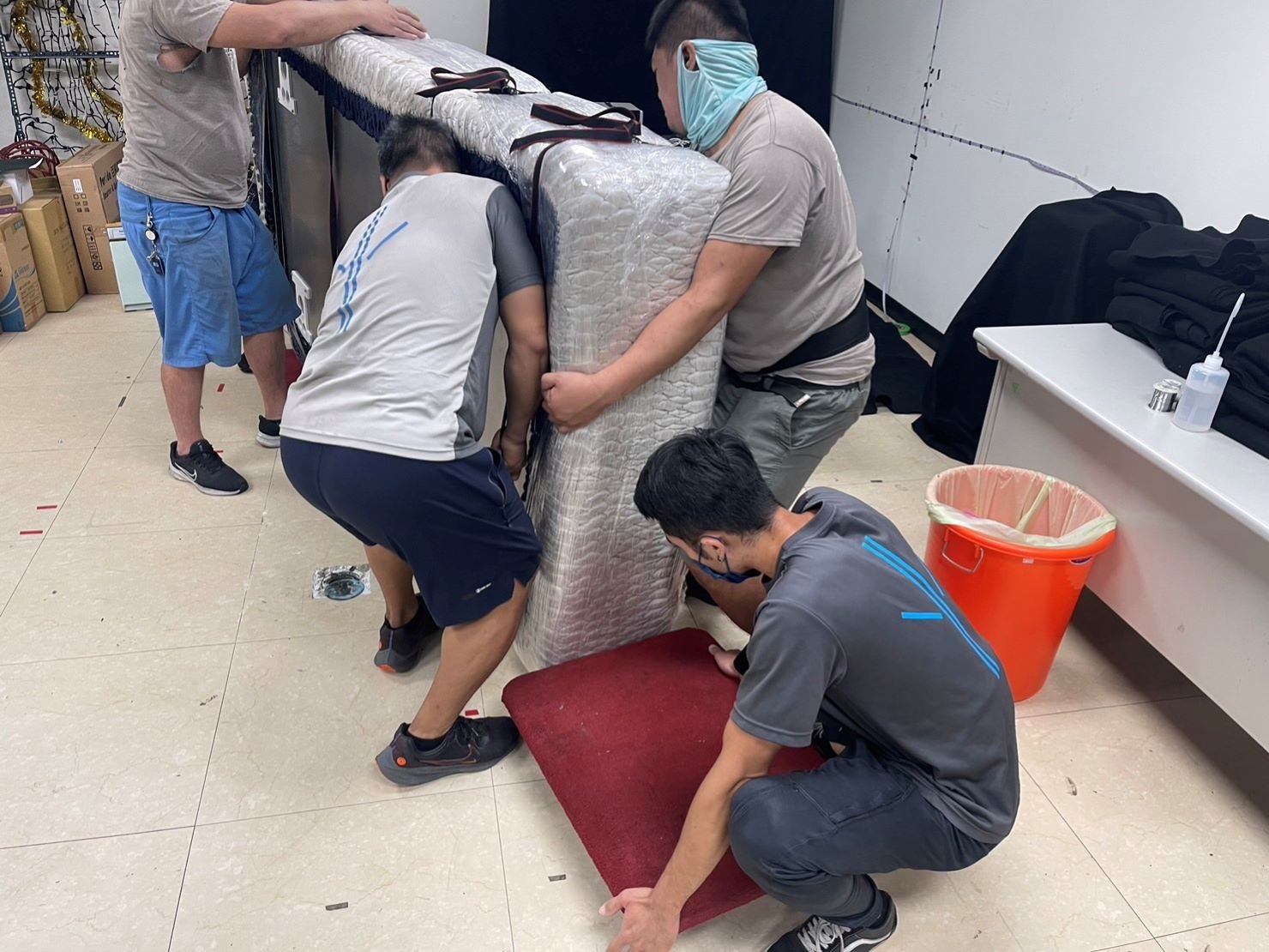 特殊重物光學桌搬運作業、台北搬實驗室生醫設備∣南港搬實驗室生醫設備∣新北搬實驗室生醫設備∣雙北搬實驗室生醫設備∣汐止搬實驗室生醫設備∣中永和搬實驗室生醫設備∣板橋搬實驗室生醫設備∣五股搬實驗室生醫設備∣基隆搬實驗室生醫設備∣桃園搬實驗室生醫設備∣新竹搬實驗室生醫設備∣台北各大校園光學桌搬運∣新北各大校園光學桌搬運∣桃園各大校園光學桌搬運∣新竹各大校園光學桌搬運∣【榮福搬家】屬專業搬家細膩運唯一首選,累積20年各式各樣特殊儀器設備的搬運經驗,專業敏捷快速完成您的各項搬運任務。針對顧客都秉持以用心實在專業搬家技巧,搬家實在用心值得您的信賴與選擇。歡迎來電咨詢02-2651-2727,榮福搬家有專員立即為您服務。 特殊重物光學桌搬運作業、台北搬實驗室生醫設備∣南港搬實驗室生醫設備∣新北搬實驗室生醫設備∣雙北搬實驗室生醫設備∣汐止搬實驗室生醫設備∣中永和搬實驗室生醫設備∣板橋搬實驗室生醫設備∣五股搬實驗室生醫設備∣基隆搬實驗室生醫設備∣桃園搬實驗室生醫設備∣新竹搬實驗室生醫設備∣台北各大校園光學桌搬運∣新北各大校園光學桌搬運∣桃園各大校園光學桌搬運∣新竹各大校園光學桌搬運∣【榮福搬家】屬專業搬家細膩運唯一首選,累積20年各式各樣特殊儀器設備的搬運經驗,專業敏捷快速完成您的各項搬運任務。針對顧客都秉持以用心實在專業搬家技巧,搬家實在用心值得您的信賴與選擇。歡迎來電咨詢02-2651-2727,榮福搬家有專員立即為您服務。