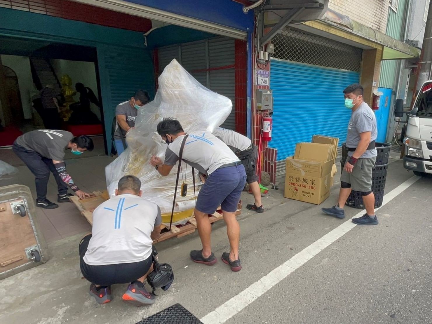 搬家首選【榮福搬家公司】四面佛像搬家|四面佛精緻包裝|泰國財神搬家|泰國財神精緻包裝|泰國四面佛搬運|石雕佛像精緻包裝|玉雕神像精緻包裝|木雕神像精緻包裝|特殊重物神像搬運|廟宇喬遷搬運|神社喬遷搬運|神尊搬運|喬遷搬家首選|特殊重物神像搬運|特殊重物佛像搬運、用心防護、精緻包裝、搬重物技巧、新北搬家公司推薦、搬家車、搬家公司、基隆搬家、南港搬家、桃園搬家公司推薦、台北搬家公司推薦:大台北搬家,精緻包裝搬運「細膩包裝、專業搬運、用心服務、以客為尊」是榮福搬家公司的宗旨與精神。歡迎立即來電02-2651-2727專人服務。 搬家首選【榮福搬家公司】四面佛像搬家|四面佛精緻包裝|泰國財神搬家|泰國財神精緻包裝|泰國四面佛搬運|石雕佛像精緻包裝|玉雕神像精緻包裝|木雕神像精緻包裝|特殊重物神像搬運|廟宇喬遷搬運|神社喬遷搬運|神尊搬運|喬遷搬家首選|特殊重物神像搬運|特殊重物佛像搬運、用心防護、精緻包裝、搬重物技巧、新北搬家公司推薦、搬家車、搬家公司、基隆搬家、南港搬家、桃園搬家公司推薦、台北搬家公司推薦:大台北搬家,精緻包裝搬運「細膩包裝、專業搬運、用心服務、以客為尊」是榮福搬家公司的宗旨與精神。歡迎立即來電02-2651-2727專人服務。