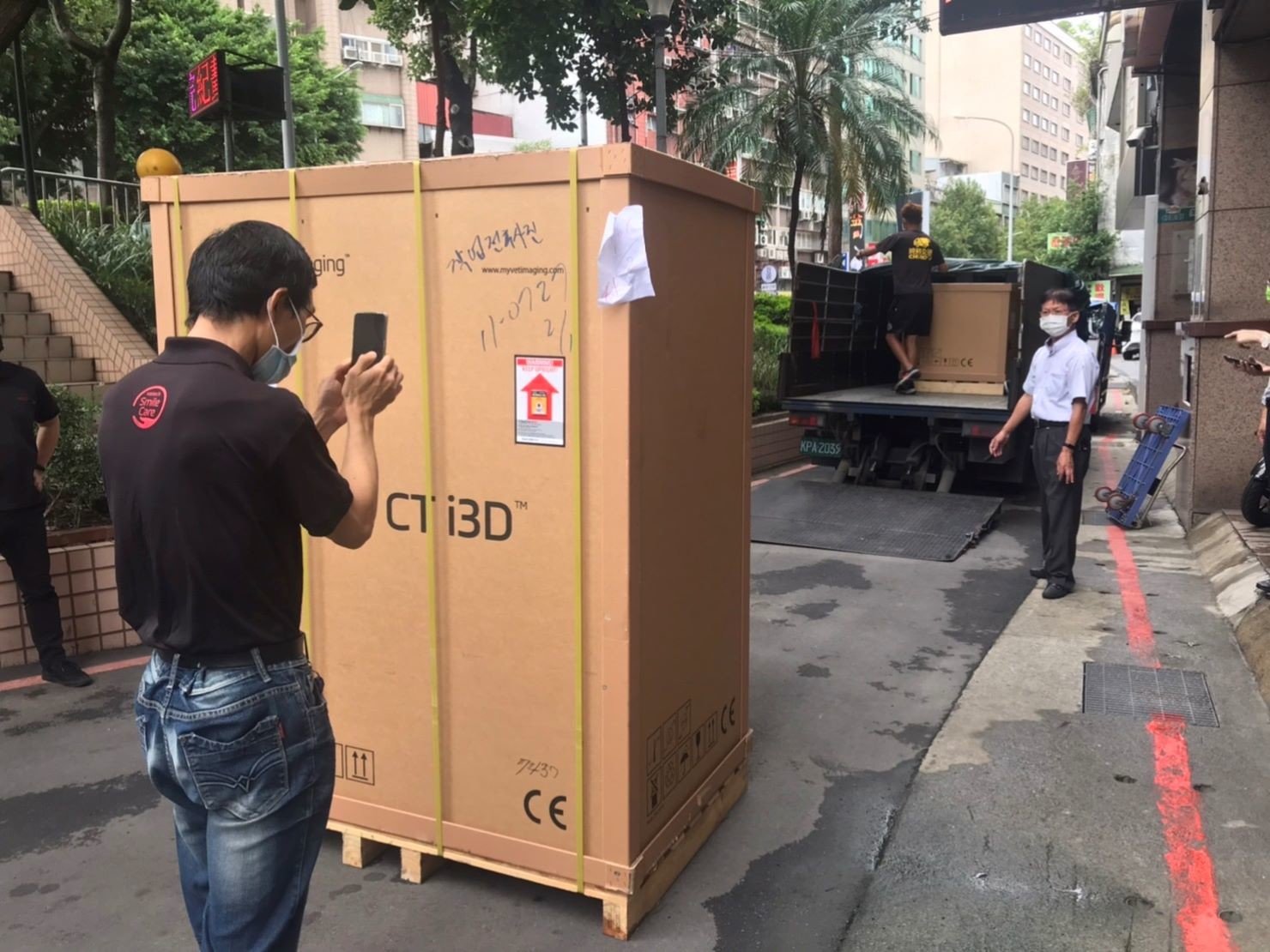 特殊搬運、搬重物【榮福搬家】醫療器材、醫療設備搬運、斷層掃苗儀器搬運、搬單一物件、南港搬家、桃園搬家公司推薦、新北搬家公司推薦、可配合醫院搬運、生技科學儀器搬運、海關箱待拆、醫療儀器專業搬運、廠房遷移、公司行號搬、專搬重物、搬工服務、人力搬運,針對顧客都秉持以用心實在專業搬家技巧,搬家實在用心值得您的信賴與選擇。歡迎來電咨詢02-2651-2727,榮福搬家有專員立即為您服務。 特殊搬運、搬重物【榮福搬家】醫療器材、醫療設備搬運、斷層掃苗儀器搬運、搬單一物件、南港搬家、桃園搬家公司推薦、新北搬家公司推薦、可配合醫院搬運、生技科學儀器搬運、海關箱待拆、醫療儀器專業搬運、廠房遷移、公司行號搬、專搬重物、搬工服務、人力搬運,針對顧客都秉持以用心實在專業搬家技巧,搬家實在用心值得您的信賴與選擇。歡迎來電咨詢02-2651-2727,榮福搬家有專員立即為您服務。