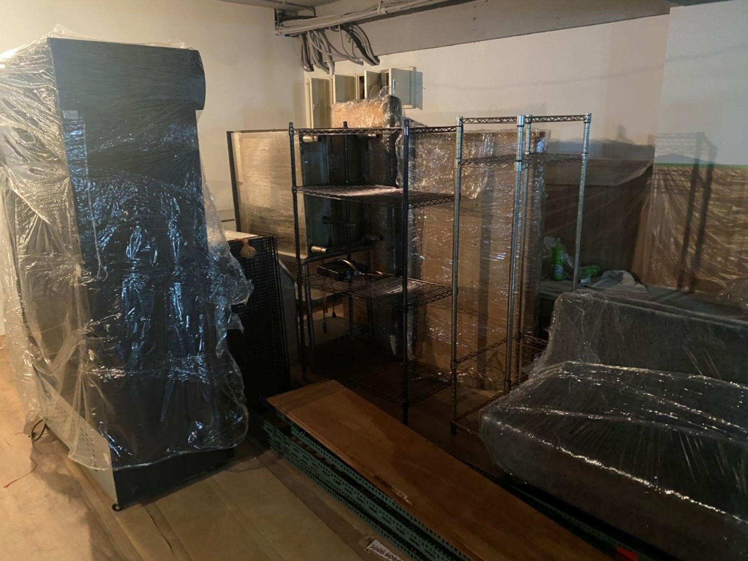 搬店面【店面搬遷】搬器具、口碑第一、台北搬家推薦:榮福搬家公司搬店面,針對各行各業店面搬運,我們將以最高品質的搬運方式、細膩包袱器具及搬店面所需的專業資歷,為業主們服務針對營業用冰箱、廚具設備、精密儀器等都竭盡所能。 搬店面【店面搬遷】搬器具、口碑第一、台北搬家推薦:榮福搬家公司搬店面,針對各行各業店面搬運,我們將以最高品質的搬運方式、細膩包袱器具及搬店面所需的專業資歷,為業主們服務針對營業用冰箱、廚具設備、精密儀器等都竭盡所能。