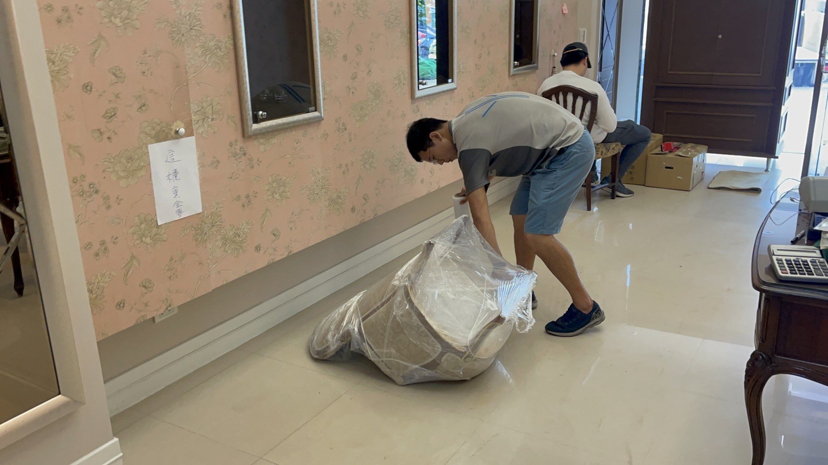 專搬重物、搬家公司推薦、新北搬家公司推薦【榮福搬家公司】基隆搬家、南港搬家、桃園搬家公司推薦、家庭搬家、精緻搬家、精緻包裝、打包裝箱、跨縣市搬家、搬工計時、人工搬運、床墊搬運、冰箱搬運、搬家具、搬家首選、吊掛搬運、吊家具搬運、搬家紙箱、氣泡捲、膠膜、黃色透明膠帶、大型家具搬運、搬木製家具、搬大理石桌、台北搬家公司推薦:大台北搬家,精緻包裝搬運「細膩包裝、專業搬運、用心服務、以客為尊」是榮福搬家公司的宗旨與精神。歡迎立即來電02-2651-2727專人服務。 專搬重物、搬家公司推薦、新北搬家公司推薦【榮福搬家公司】基隆搬家、南港搬家、桃園搬家公司推薦、家庭搬家、精緻搬家、精緻包裝、打包裝箱、跨縣市搬家、搬工計時、人工搬運、床墊搬運、冰箱搬運、搬家具、搬家首選、吊掛搬運、吊家具搬運、搬家紙箱、氣泡捲、膠膜、黃色透明膠帶、大型家具搬運、搬木製家具、搬大理石桌、台北搬家公司推薦:大台北搬家,精緻包裝搬運「細膩包裝、專業搬運、用心服務、以客為尊」是榮福搬家公司的宗旨與精神。歡迎立即來電02-2651-2727專人服務。