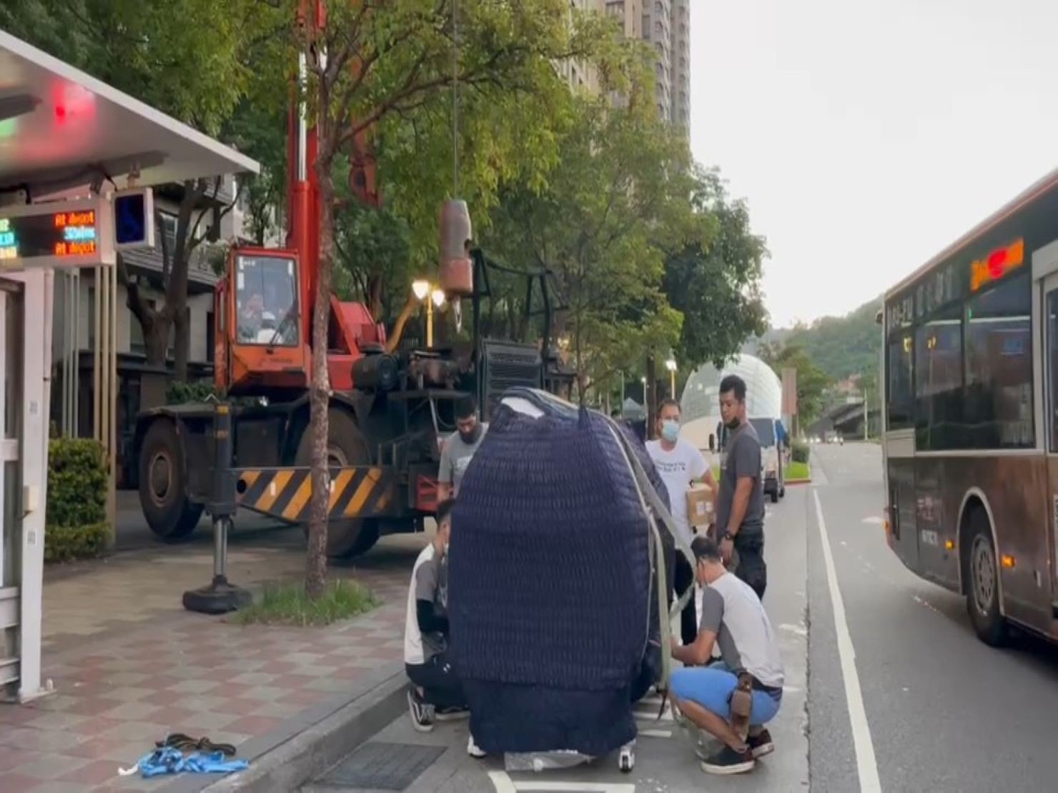 台北搬家重物吊掛搬運∣南港搬家重物吊掛搬運∣新北搬家重物吊掛搬運∣雙北搬家重物吊掛搬運∣汐止搬家重物吊掛運∣五股搬家重物吊搬運搬運∣ ∣板橋搬家重物吊掛搬運∣桃園搬家重物吊掛搬運推薦【榮福搬家】屬專業搬家細吊累運唯一的選擇,累積20年來特殊重物的搬運經驗,專業敏捷快速完成您的各項搬運任務。榮福搬家擁有精細的包裝搬運「精細包裝、專業搬運、用心服務、以客為尊」是榮福家搬運公司的宗旨與精神。歡迎立即來電02-2651-2727人服務。 台北搬家重物吊掛搬運∣南港搬家重物吊掛搬運∣新北搬家重物吊掛搬運∣雙北搬家重物吊掛搬運∣汐止搬家重物吊掛運∣五股搬家重物吊搬運搬運∣ ∣板橋搬家重物吊掛搬運∣桃園搬家重物吊掛搬運推薦【榮福搬家】屬專業搬家細吊累運唯一的選擇,累積20年來特殊重物的搬運經驗,專業敏捷快速完成您的各項搬運任務。榮福搬家擁有精細的包裝搬運「精細包裝、專業搬運、用心服務、以客為尊」是榮福家搬運公司的宗旨與精神。歡迎立即來電02-2651-2727人服務。