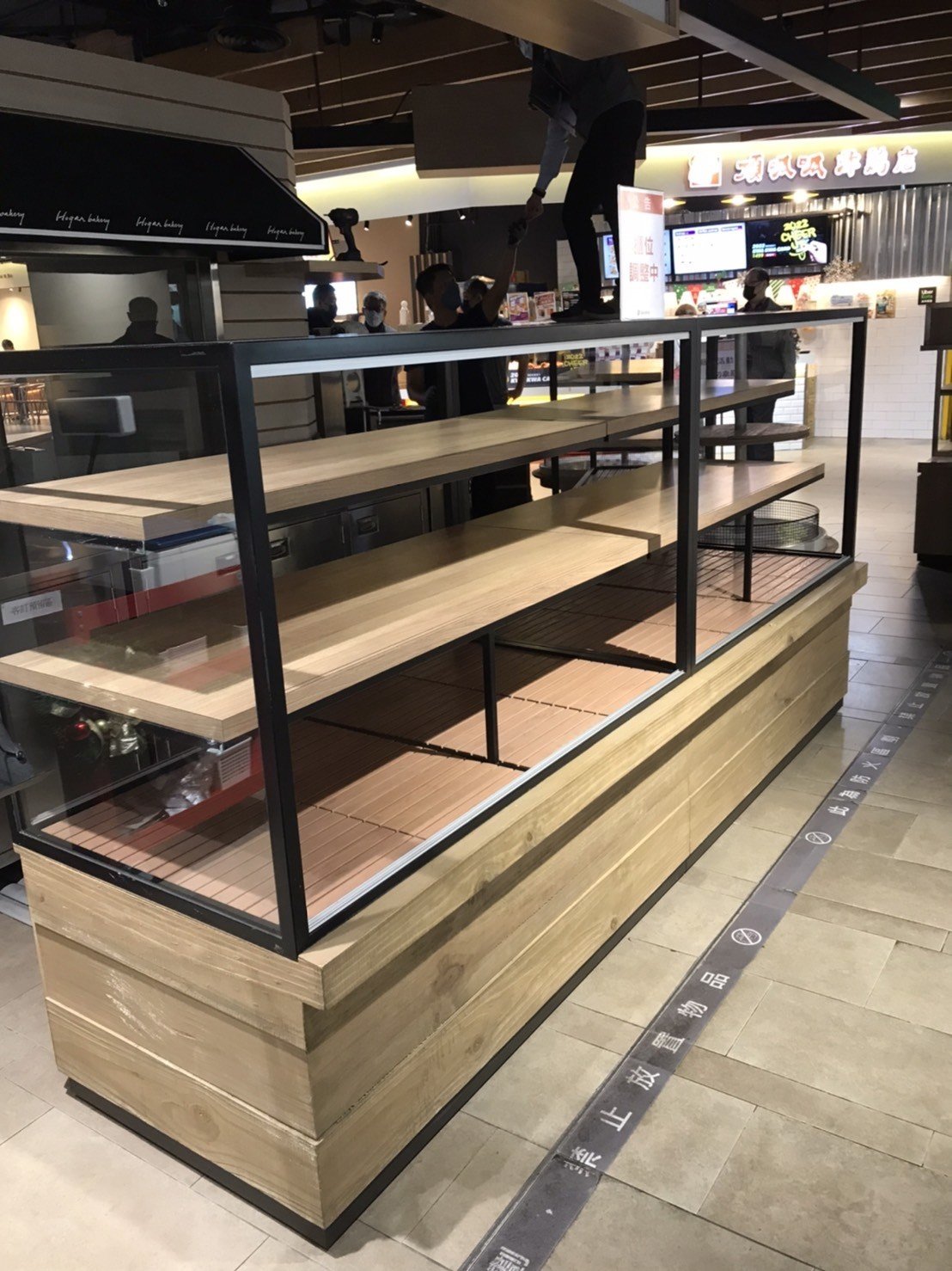 【榮福搬家】百貨烘焙店面搬遷、地下街烘焙店面搬遷、百貨甜點店面搬遷、地下街烘焙店面搬遷、麵包店搬遷、麵包陳列架搬遷、麵包展示架搬遷、店面搬遷、餐飲設備暫放、訂製餐桌椅精緻包裝、營業用攪拌機搬運、營業用冰箱精緻包裝、營業用烤箱搬遷、麵包切割機、營業用冰箱搬遷、工作檯包裝,工作桌,台北搬家公司推薦:大台北搬家,精緻包裝搬運「細膩包裝、專業搬運、用心服務、以客為尊」是榮福搬家公司的宗旨與精神。歡迎立即來電02-2651-2727專人服務。 【榮福搬家】百貨烘焙店面搬遷、地下街烘焙店面搬遷、百貨甜點店面搬遷、地下街烘焙店面搬遷、麵包店搬遷、麵包陳列架搬遷、麵包展示架搬遷、店面搬遷、餐飲設備暫放、訂製餐桌椅精緻包裝、營業用攪拌機搬運、營業用冰箱精緻包裝、營業用烤箱搬遷、麵包切割機、營業用冰箱搬遷、工作檯包裝,工作桌,台北搬家公司推薦:大台北搬家,精緻包裝搬運「細膩包裝、專業搬運、用心服務、以客為尊」是榮福搬家公司的宗旨與精神。歡迎立即來電02-2651-2727專人服務。