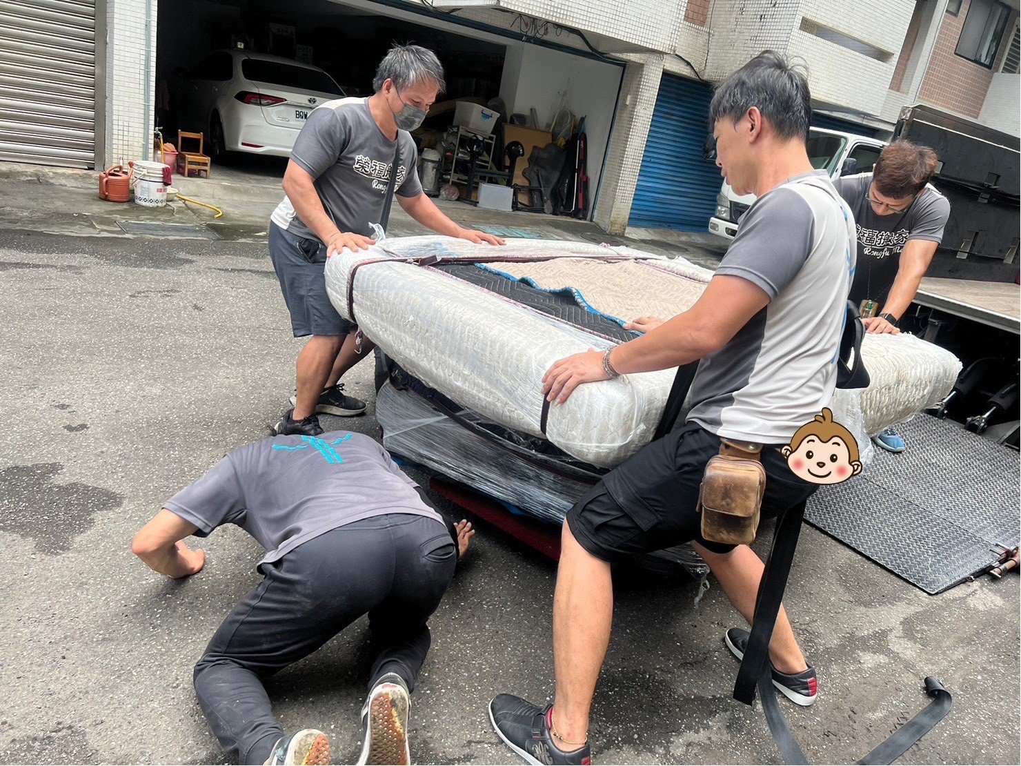 特殊搬運、搬重物【榮福搬家公司】單一家具搬運、原木桌、原木樹根茶桌、原木泡茶桌、實木桌、實木泡茶桌、專業搬運、進口原木餐桌、500公斤原木桌搬運、跨縣市搬家、搬工計時、人力搬運、搬家首選、吊掛搬運、特殊重物搬運、專搬重物、搬重物技巧、新北搬家公司推薦、搬家車、搬家公司、基隆搬家、南港搬家、桃園搬家公司推薦、台北搬家公司推薦:大台北搬家,精緻包裝搬運「細膩包裝、專業搬運、用心服務、以客為尊」是榮福搬家公司的宗旨與精神。歡迎立即來電02-2651-2727專人服務。 特殊搬運、搬重物【榮福搬家公司】單一家具搬運、原木桌、原木樹根茶桌、原木泡茶桌、實木桌、實木泡茶桌、專業搬運、進口原木餐桌、500公斤原木桌搬運、跨縣市搬家、搬工計時、人力搬運、搬家首選、吊掛搬運、特殊重物搬運、專搬重物、搬重物技巧、新北搬家公司推薦、搬家車、搬家公司、基隆搬家、南港搬家、桃園搬家公司推薦、台北搬家公司推薦:大台北搬家,精緻包裝搬運「細膩包裝、專業搬運、用心服務、以客為尊」是榮福搬家公司的宗旨與精神。歡迎立即來電02-2651-2727專人服務。