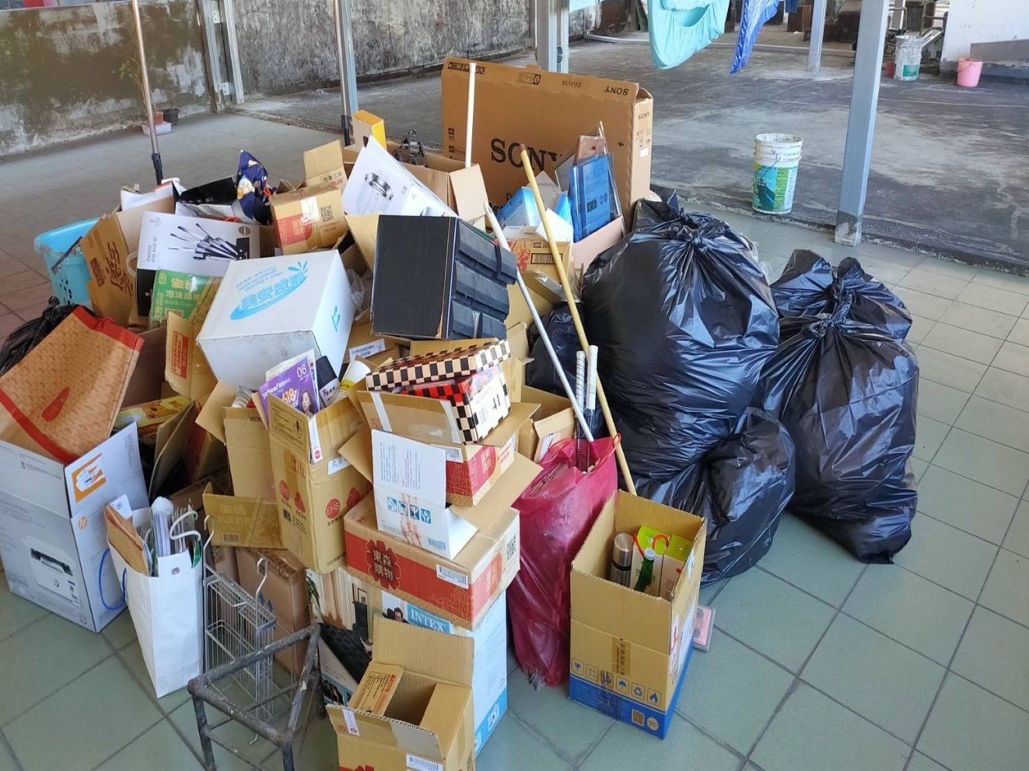 垃圾清運【榮福搬家公司】台北搬家、新北搬家、搬家首選、優質搬家,包裝搬運「細膩包裝、專業搬運、用心服務、以客為尊」值得您來選擇:【廢棄物處理清運、家庭家具垃圾處理】大型垃圾清運、廢棄家具清運。 垃圾清運【榮福搬家公司】台北搬家、新北搬家、搬家首選、優質搬家,包裝搬運「細膩包裝、專業搬運、用心服務、以客為尊」值得您來選擇:【廢棄物處理清運、家庭家具垃圾處理】大型垃圾清運、廢棄家具清運。