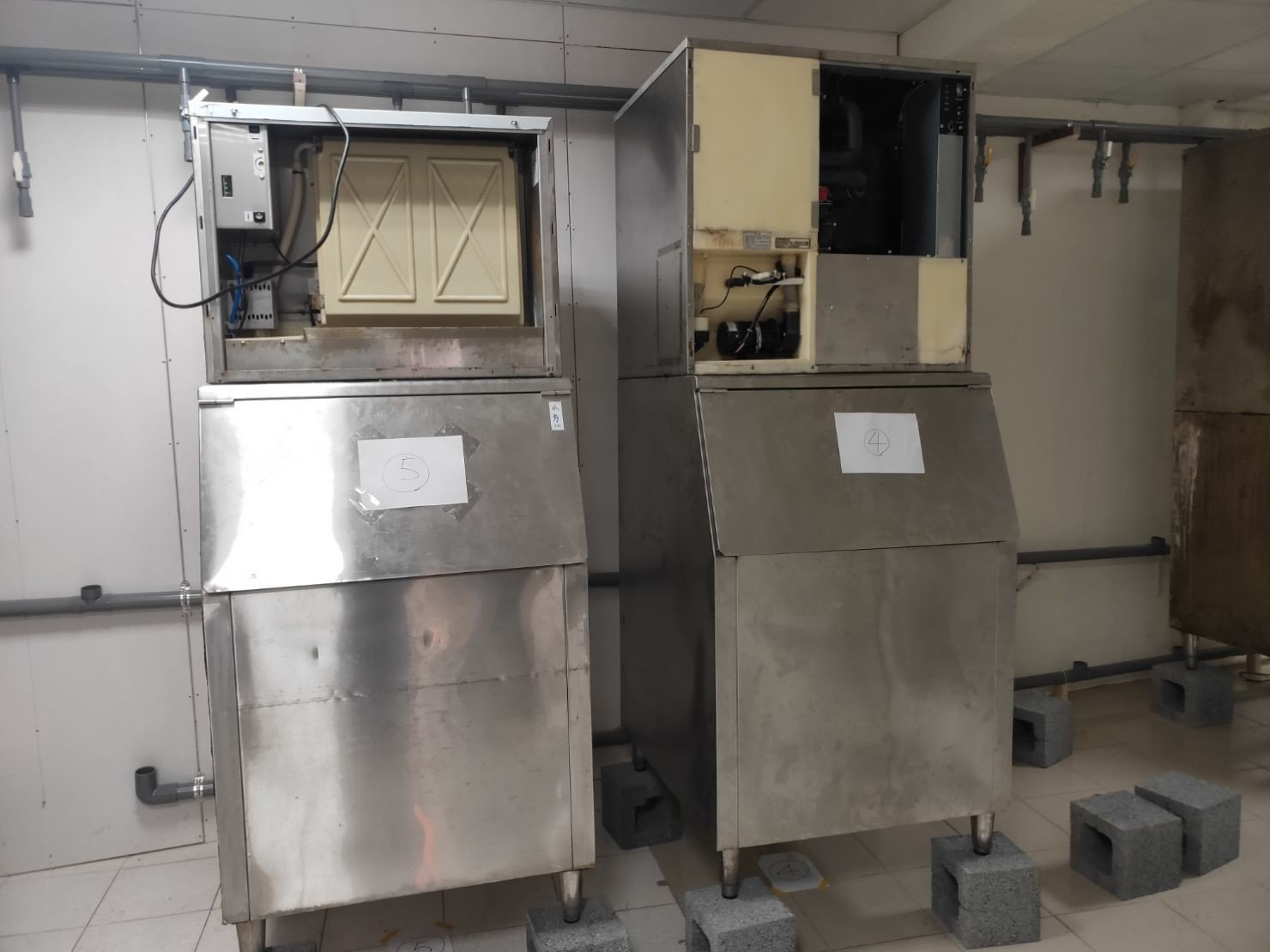 店面搬遷、重物搬運、搬生財器具、大型廚房設備搬運【榮福搬家公司】搬製冰機、搬臥式冰櫃、廠房遷移、中央廚房搬遷、搬洗衣機、搬披薩窯、精搬金庫、搬保險櫃、精搬魚缸、精搬鋼琴、廚具設備搬運、搬工計時、人力搬運、搬運、床墊搬運、搬營業用冰箱、冰箱搬運、搬家首選、吊掛搬運、搬公司行號、特殊重物搬運、專搬重物、新北搬家推薦、搬家公司、基隆搬家、南港搬家、桃園搬家公司、台北搬家公司推薦:大台北搬家,精緻包裝搬運「細膩包裝、專業搬運、用心服務、以客為尊」是榮福搬家公司的宗旨與精神。歡迎立即來電02-2651-2727專人服務。 店面搬遷、重物搬運、搬生財器具、大型廚房設備搬運【榮福搬家公司】搬製冰機、搬臥式冰櫃、廠房遷移、中央廚房搬遷、搬洗衣機、搬披薩窯、精搬金庫、搬保險櫃、精搬魚缸、精搬鋼琴、廚具設備搬運、搬工計時、人力搬運、搬運、床墊搬運、搬營業用冰箱、冰箱搬運、搬家首選、吊掛搬運、搬公司行號、特殊重物搬運、專搬重物、新北搬家推薦、搬家公司、基隆搬家、南港搬家、桃園搬家公司、台北搬家公司推薦:大台北搬家,精緻包裝搬運「細膩包裝、專業搬運、用心服務、以客為尊」是榮福搬家公司的宗旨與精神。歡迎立即來電02-2651-2727專人服務。