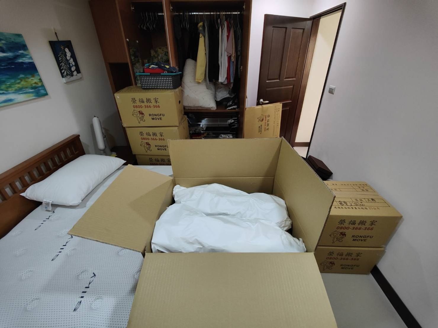 專人打包、搬家公司推薦、新北搬家公司推薦【榮福搬家公司】基隆搬家、南港搬家、桃園搬家公司推薦、家庭搬家、精緻搬家、精緻包裝、打包裝箱、跨縣市搬家、搬工計時、人工搬運、床墊搬運、冰箱搬運、搬家具、搬家首選、搬家紙箱、氣泡捲、膠膜、黃色透明膠帶、大型家具搬運、搬木製家具、搬大理石桌、台北搬家公司推薦:大台北搬家,精緻包裝搬運「細膩包裝、專業搬運、用心服務、以客為尊」是榮福搬家公司的宗旨與精神。歡迎立即來電02-2651-2727專人服務。 專人打包、搬家公司推薦、新北搬家公司推薦【榮福搬家公司】基隆搬家、南港搬家、桃園搬家公司推薦、家庭搬家、精緻搬家、精緻包裝、打包裝箱、跨縣市搬家、搬工計時、人工搬運、床墊搬運、冰箱搬運、搬家具、搬家首選、搬家紙箱、氣泡捲、膠膜、黃色透明膠帶、大型家具搬運、搬木製家具、搬大理石桌、台北搬家公司推薦:大台北搬家,精緻包裝搬運「細膩包裝、專業搬運、用心服務、以客為尊」是榮福搬家公司的宗旨與精神。歡迎立即來電02-2651-2727專人服務。