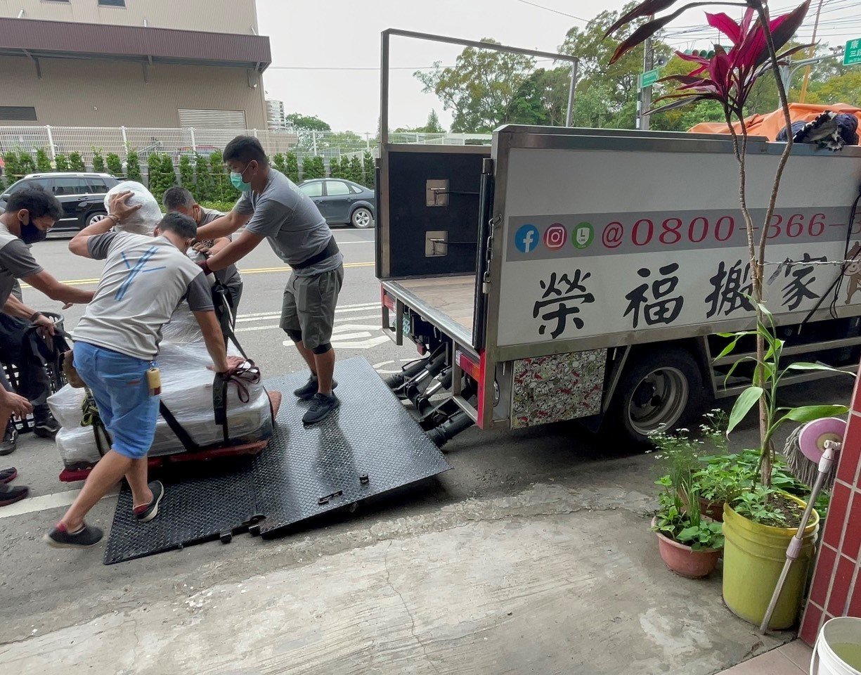 搬家首選【榮福搬家公司】四面佛像搬家|四面佛精緻包裝|泰國財神搬家|泰國財神精緻包裝|泰國四面佛搬運|石雕佛像精緻包裝|玉雕神像精緻包裝|木雕神像精緻包裝|特殊重物神像搬運|廟宇喬遷搬運|神社喬遷搬運|神尊搬運|喬遷搬家首選|特殊重物神像搬運|特殊重物佛像搬運、用心防護、精緻包裝、搬重物技巧、新北搬家公司推薦、搬家車、搬家公司、基隆搬家、南港搬家、桃園搬家公司推薦、台北搬家公司推薦:大台北搬家,精緻包裝搬運「細膩包裝、專業搬運、用心服務、以客為尊」是榮福搬家公司的宗旨與精神。歡迎立即來電02-2651-2727專人服務。 搬家首選【榮福搬家公司】四面佛像搬家|四面佛精緻包裝|泰國財神搬家|泰國財神精緻包裝|泰國四面佛搬運|石雕佛像精緻包裝|玉雕神像精緻包裝|木雕神像精緻包裝|特殊重物神像搬運|廟宇喬遷搬運|神社喬遷搬運|神尊搬運|喬遷搬家首選|特殊重物神像搬運|特殊重物佛像搬運、用心防護、精緻包裝、搬重物技巧、新北搬家公司推薦、搬家車、搬家公司、基隆搬家、南港搬家、桃園搬家公司推薦、台北搬家公司推薦:大台北搬家,精緻包裝搬運「細膩包裝、專業搬運、用心服務、以客為尊」是榮福搬家公司的宗旨與精神。歡迎立即來電02-2651-2727專人服務。