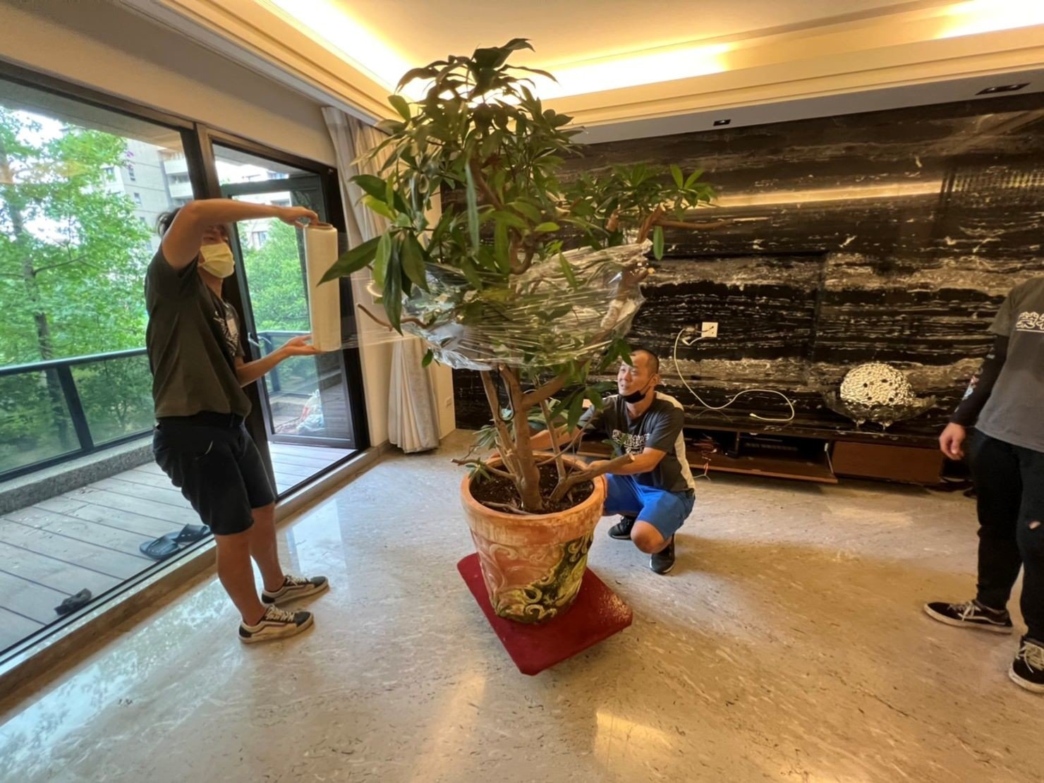 台北搬家吊掛搬運∣南港搬家吊掛搬運∣新北搬家吊掛搬運∣雙北搬家吊掛搬運∣汐止搬家吊掛搬運∣五股搬家吊掛搬運∣中永和搬家吊掛搬運∣板橋搬家吊掛搬運∣桃園搬家吊掛搬運推薦【榮福搬家】屬專業搬家細膩運唯一首選,累積20年各式各樣特殊重物的搬運經驗,專業敏捷快速完成您的各項搬運任務。榮福搬家具備精緻包裝搬運「細膩包裝、專業搬運、用心服務、以客為尊」是榮福搬家公司的宗旨與精神。歡迎立即來電02-2651-2727專人服務。 台北搬家吊掛搬運∣南港搬家吊掛搬運∣新北搬家吊掛搬運∣雙北搬家吊掛搬運∣汐止搬家吊掛搬運∣五股搬家吊掛搬運∣中永和搬家吊掛搬運∣板橋搬家吊掛搬運∣桃園搬家吊掛搬運推薦【榮福搬家】屬專業搬家細膩運唯一首選,累積20年各式各樣特殊重物的搬運經驗,專業敏捷快速完成您的各項搬運任務。榮福搬家具備精緻包裝搬運「細膩包裝、專業搬運、用心服務、以客為尊」是榮福搬家公司的宗旨與精神。歡迎立即來電02-2651-2727專人服務。