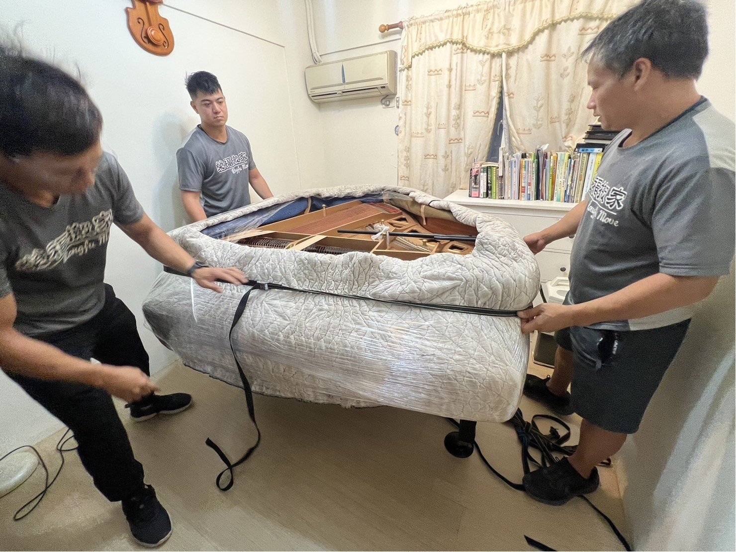 特殊搬運、搬重物【榮福搬家公司】吊掛平台鋼琴、吊掛演奏鋼琴、吊掛三角鋼琴、高樓層安全吊掛搬運鋼琴、專業搬演奏鋼琴、專業搬三角鋼琴、直立式鋼琴搬運、三角鋼琴以樓梯搬運、演奏鋼琴以樓梯搬運、演奏平台式鋼琴以樓梯辦運、音樂廳平台式鋼琴搬運、演奏會平台式鋼琴搬運、飯店平台式鋼琴搬運、跨縣市搬鋼琴、鋼琴室內移動、搬鋼琴首選、鋼琴吊掛搬運、專搬重物、搬重物技巧、新北鋼琴搬運公司推薦、大台北鋼琴搬運公司、桃園鋼琴搬運公司、新竹鋼琴搬運公司、台北搬家公司推薦:大台北搬家,精緻包裝搬運「細膩包裝、專業搬運、用心服務、以客為尊」是榮福搬家公司的宗旨與精神。歡迎立即來電02-2651-2727專人服務。 特殊搬運、搬重物【榮福搬家公司】吊掛平台鋼琴、吊掛演奏鋼琴、吊掛三角鋼琴、高樓層安全吊掛搬運鋼琴、專業搬演奏鋼琴、專業搬三角鋼琴、直立式鋼琴搬運、三角鋼琴以樓梯搬運、演奏鋼琴以樓梯搬運、演奏平台式鋼琴以樓梯辦運、音樂廳平台式鋼琴搬運、演奏會平台式鋼琴搬運、飯店平台式鋼琴搬運、跨縣市搬鋼琴、鋼琴室內移動、搬鋼琴首選、鋼琴吊掛搬運、專搬重物、搬重物技巧、新北鋼琴搬運公司推薦、大台北鋼琴搬運公司、桃園鋼琴搬運公司、新竹鋼琴搬運公司、台北搬家公司推薦:大台北搬家,精緻包裝搬運「細膩包裝、專業搬運、用心服務、以客為尊」是榮福搬家公司的宗旨與精神。歡迎立即來電02-2651-2727專人服務。