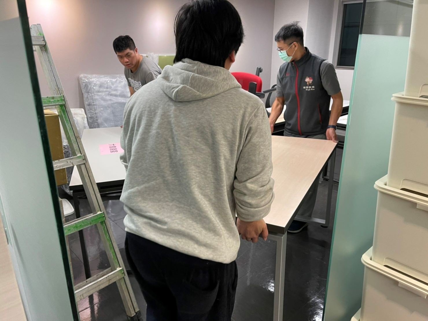 搬家公司推薦、台北搬家推薦【榮福搬家公司】南港搬家、桃園搬家公司推薦、新北搬家公司推薦、企業搬運服務、搬公司行號、廠房遷移、屏風拆裝、公司行號搬遷、政府機關搬遷、百貨專櫃遷移、學校單位搬遷、雜貨店搬遷、精緻包裝、家庭搬家、搬鋼琴、搬工、搬家公司紙箱、黃色膠帶、搬家估價、基隆搬家、家具拆裝、搬家具,針對顧客都秉持以用心實在專業搬家技巧,搬家實在用心值得您的信賴與選擇。歡迎來電咨詢02-2651-2727,榮福搬家有專員立即為您服務。 搬家公司推薦、台北搬家推薦【榮福搬家公司】南港搬家、桃園搬家公司推薦、新北搬家公司推薦、企業搬運服務、搬公司行號、廠房遷移、屏風拆裝、公司行號搬遷、政府機關搬遷、百貨專櫃遷移、學校單位搬遷、雜貨店搬遷、精緻包裝、家庭搬家、搬鋼琴、搬工、搬家公司紙箱、黃色膠帶、搬家估價、基隆搬家、家具拆裝、搬家具,針對顧客都秉持以用心實在專業搬家技巧,搬家實在用心值得您的信賴與選擇。歡迎來電咨詢02-2651-2727,榮福搬家有專員立即為您服務。