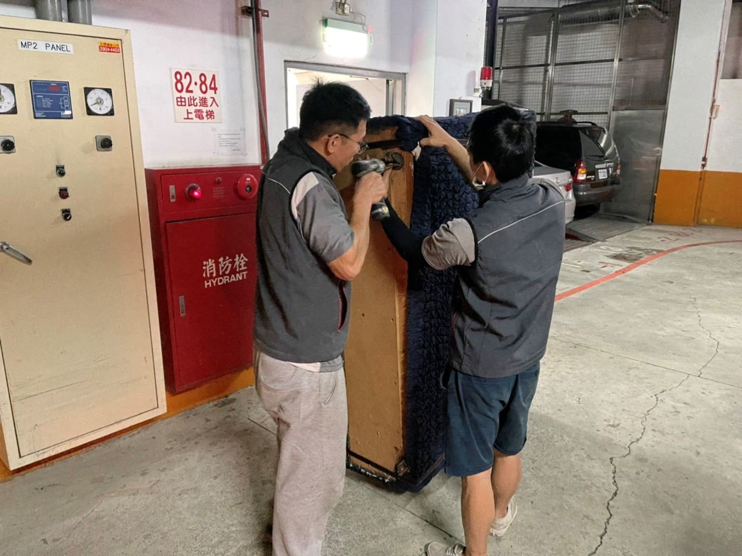 搬鋼琴、搬家公司推薦、新北搬家推薦【榮福搬家公司】南港搬家、桃園搬家公司推薦、台北搬家公司推薦、鋼琴運送、搬鋼琴首選,搬平台式鋼琴達人,針對顧客所搬鋼琴都秉持以用心實在專業搬家技巧,搬家實在用心值得您的信賴與選擇。歡迎來電咨詢02-2651-2727,榮福搬家有專員立即為您服務。 搬鋼琴、搬家公司推薦、新北搬家推薦【榮福搬家公司】南港搬家、桃園搬家公司推薦、台北搬家公司推薦、鋼琴運送、搬鋼琴首選,搬平台式鋼琴達人,針對顧客所搬鋼琴都秉持以用心實在專業搬家技巧,搬家實在用心值得您的信賴與選擇。歡迎來電咨詢02-2651-2727,榮福搬家有專員立即為您服務。