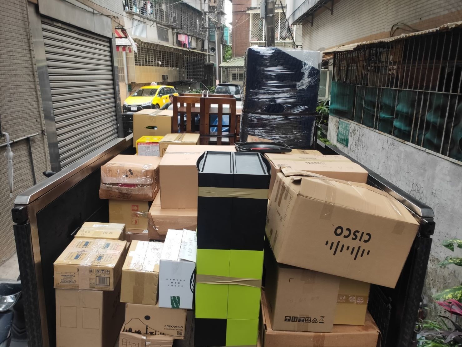 搬家首選、搬家公司推薦、新北搬家公司推薦【榮福搬家公司】南港搬家、桃園搬家公司推薦、台北搬家公司推薦、搬家具、冰箱搬運、搬重物、基隆搬家、搬家電、床墊搬運、家庭搬家、鋼琴搬運、搬工、搬運、搬家紙箱、搬家估價、單件家具運送、跨縣市搬家、搬家車,針對顧客都秉持以用心實在專業搬家技巧,搬家實在用心值得您的信賴與選擇。歡迎來電咨詢02-2651-2727,榮福搬家有專員立即為您服務。 搬家首選、搬家公司推薦、新北搬家公司推薦【榮福搬家公司】南港搬家、桃園搬家公司推薦、台北搬家公司推薦、搬家具、冰箱搬運、搬重物、基隆搬家、搬家電、床墊搬運、家庭搬家、鋼琴搬運、搬工、搬運、搬家紙箱、搬家估價、單件家具運送、跨縣市搬家、搬家車,針對顧客都秉持以用心實在專業搬家技巧,搬家實在用心值得您的信賴與選擇。歡迎來電咨詢02-2651-2727,榮福搬家有專員立即為您服務。