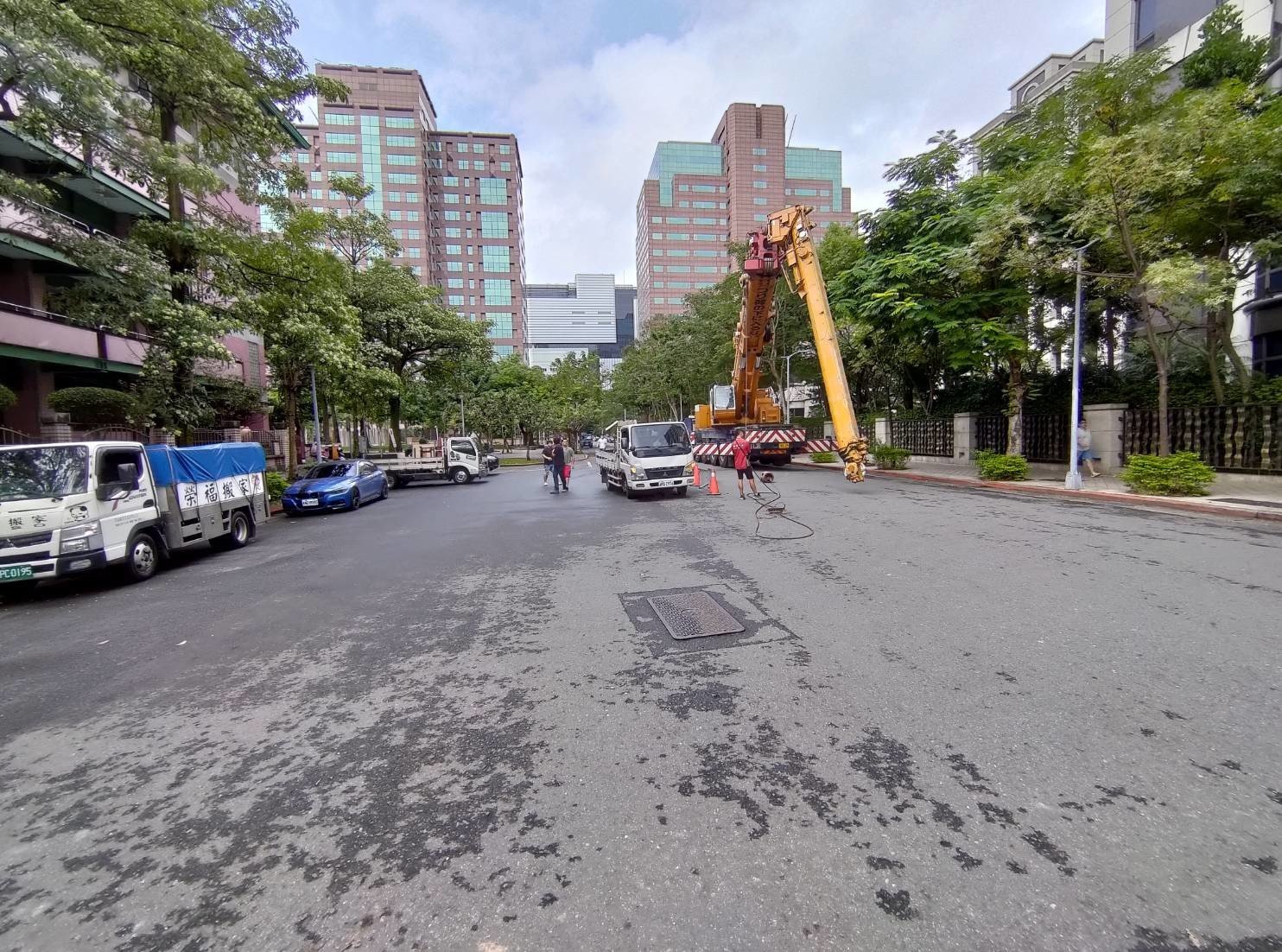 搬家公司推薦【榮福搬家公司】跨縣搬家、搬家首選、吊掛搬運、吊家具搬運、台北搬家公司推薦:大台北搬家,精緻包裝搬運「細膩包裝、專業搬運、用心服務、以客為尊」是榮福搬家公司的宗旨與精神。歡迎立即來電02-2651-2727專人服務。 搬家公司推薦【榮福搬家公司】跨縣搬家、搬家首選、吊掛搬運、吊家具搬運、台北搬家公司推薦:大台北搬家,精緻包裝搬運「細膩包裝、專業搬運、用心服務、以客為尊」是榮福搬家公司的宗旨與精神。歡迎立即來電02-2651-2727專人服務。