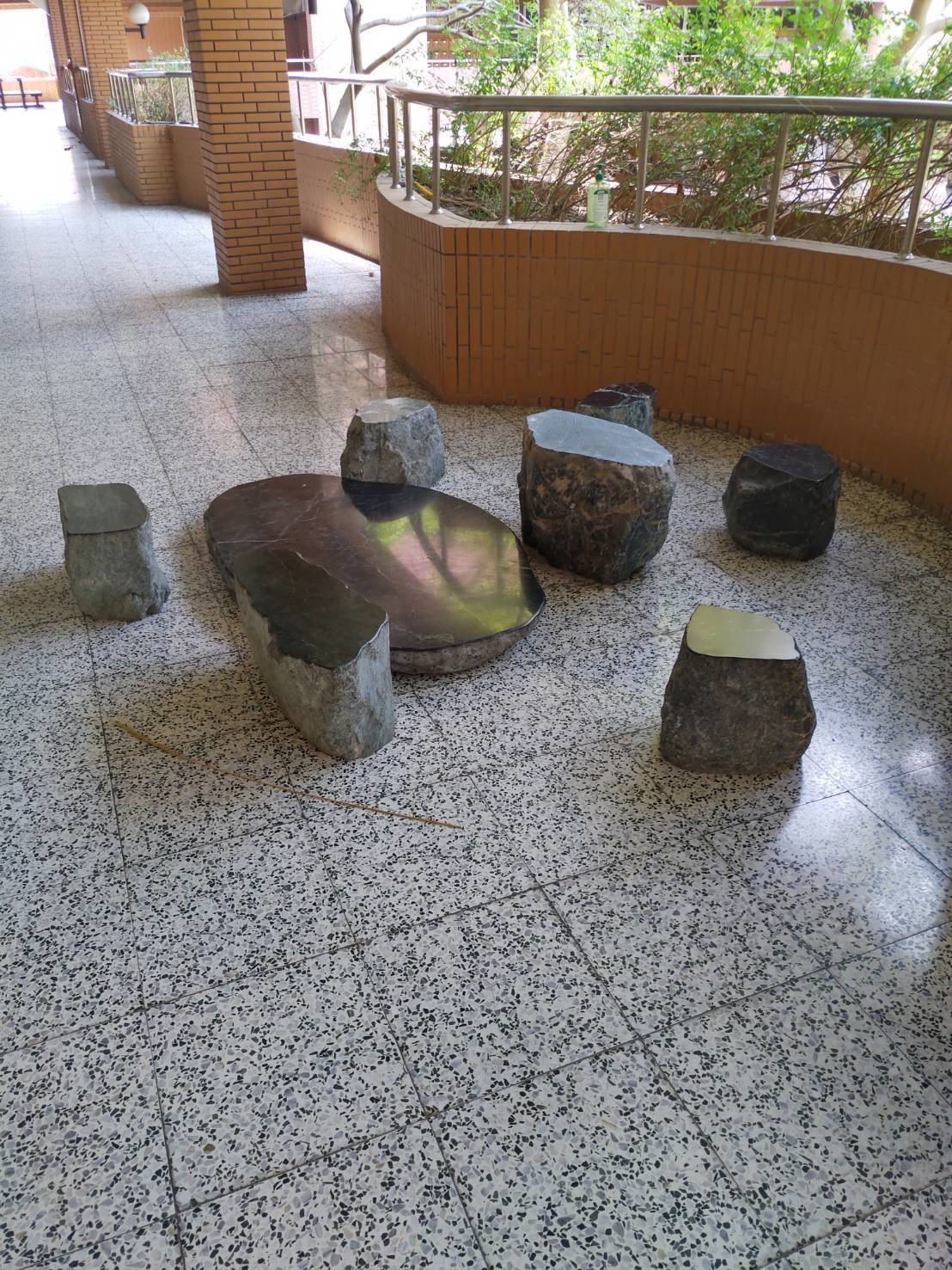 搬庭園造景設計景觀石桌椅【榮福搬家公司】石墩搬運、搬石桌椅、搬石頭桌椅、搬重物藝術品、搬家首選、吊掛搬運、吊家具搬運、特殊重物搬運、專搬重物、新北搬家推薦、搬家公司、基隆搬家、南港搬家、桃園搬家、板橋搬家、桃園搬家公司、台北搬家公司推薦、大台北搬家,各項搬家、搬運「細膩包裝、專業搬家及搬運、用心服務、以客為尊」是榮福搬家公司的宗旨與精神。歡迎立即來電02-2651-2727專人服務。 搬庭園造景設計景觀石桌椅【榮福搬家公司】石墩搬運、搬石桌椅、搬石頭桌椅、搬重物藝術品、搬家首選、吊掛搬運、吊家具搬運、特殊重物搬運、專搬重物、新北搬家推薦、搬家公司、基隆搬家、南港搬家、桃園搬家、板橋搬家、桃園搬家公司、台北搬家公司推薦、大台北搬家,各項搬家、搬運「細膩包裝、專業搬家及搬運、用心服務、以客為尊」是榮福搬家公司的宗旨與精神。歡迎立即來電02-2651-2727專人服務。