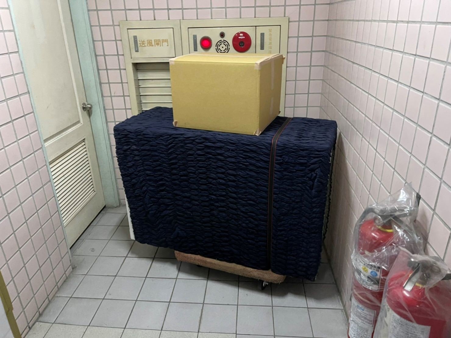 搬家公司推薦、新北搬家推薦【榮福搬家公司】南港搬家、桃園搬家公司推薦、台北搬家公司推薦、搬家具、冰箱搬運、基隆搬家、搬家電、床墊搬運、搬公司行號、家庭搬家、搬鋼琴、搬工、搬運、搬家、搬家首選、搬家達人、搬家紙箱、搬冰箱、搬床墊、鋼琴搬運、跨縣市搬家、家具搬運,針對顧客都秉持以用心實在專業搬家技巧,搬家實在用心值得您的信賴與選擇。歡迎來電咨詢02-2651-2727,榮福搬家有專員立即為您服務。系統式家具拆裝找專業的榮福搬家就對了。 搬家公司推薦、新北搬家推薦【榮福搬家公司】南港搬家、桃園搬家公司推薦、台北搬家公司推薦、搬家具、冰箱搬運、基隆搬家、搬家電、床墊搬運、搬公司行號、家庭搬家、搬鋼琴、搬工、搬運、搬家、搬家首選、搬家達人、搬家紙箱、搬冰箱、搬床墊、鋼琴搬運、跨縣市搬家、家具搬運,針對顧客都秉持以用心實在專業搬家技巧,搬家實在用心值得您的信賴與選擇。歡迎來電咨詢02-2651-2727,榮福搬家有專員立即為您服務。系統式家具拆裝找專業的榮福搬家就對了。