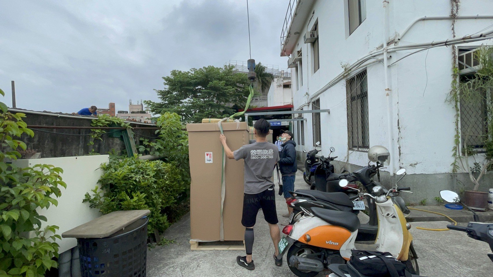 搬生物安全櫃無菌操作台、搬生醫設備、搬重物【榮福搬家公司】搬精密儀器、實驗室大型設備搬運、搬直立式冷凍櫃、搬培養箱、搬煙燻指紋箱、搬帳篷測濕儀、搬藥品冷藏櫃、石墩搬運、搬超低溫冷凍櫃、搬石頭桌椅、搬洗衣機、搬披薩窯、精搬金庫、搬保險櫃、精搬魚缸、精搬鋼琴、搬茶葉乾燥機、搬雷射雕刻切割機、跨縣市搬家、搬工計時、人力搬運、搬運、實驗室遷移、搬營業用冰箱、實驗室特殊儀器搬運、搬家首選、吊掛搬運、吊家具搬運、特殊重物搬運、生物科技儀器設備、專搬重物、新北搬家推薦、搬家公司、基隆搬家、南港搬家、桃園搬家公司、台北搬家公司推薦:大台北搬家,精緻包裝搬運「細膩包裝、專業搬運、用心服務、以客為尊」是榮福搬家公司的宗旨與精神。歡迎立即來電02-2651-2727專人服務。 搬生物安全櫃無菌操作台、搬生醫設備、搬重物【榮福搬家公司】搬精密儀器、實驗室大型設備搬運、搬直立式冷凍櫃、搬培養箱、搬煙燻指紋箱、搬帳篷測濕儀、搬藥品冷藏櫃、石墩搬運、搬超低溫冷凍櫃、搬石頭桌椅、搬洗衣機、搬披薩窯、精搬金庫、搬保險櫃、精搬魚缸、精搬鋼琴、搬茶葉乾燥機、搬雷射雕刻切割機、跨縣市搬家、搬工計時、人力搬運、搬運、實驗室遷移、搬營業用冰箱、實驗室特殊儀器搬運、搬家首選、吊掛搬運、吊家具搬運、特殊重物搬運、生物科技儀器設備、專搬重物、新北搬家推薦、搬家公司、基隆搬家、南港搬家、桃園搬家公司、台北搬家公司推薦:大台北搬家,精緻包裝搬運「細膩包裝、專業搬運、用心服務、以客為尊」是榮福搬家公司的宗旨與精神。歡迎立即來電02-2651-2727專人服務。