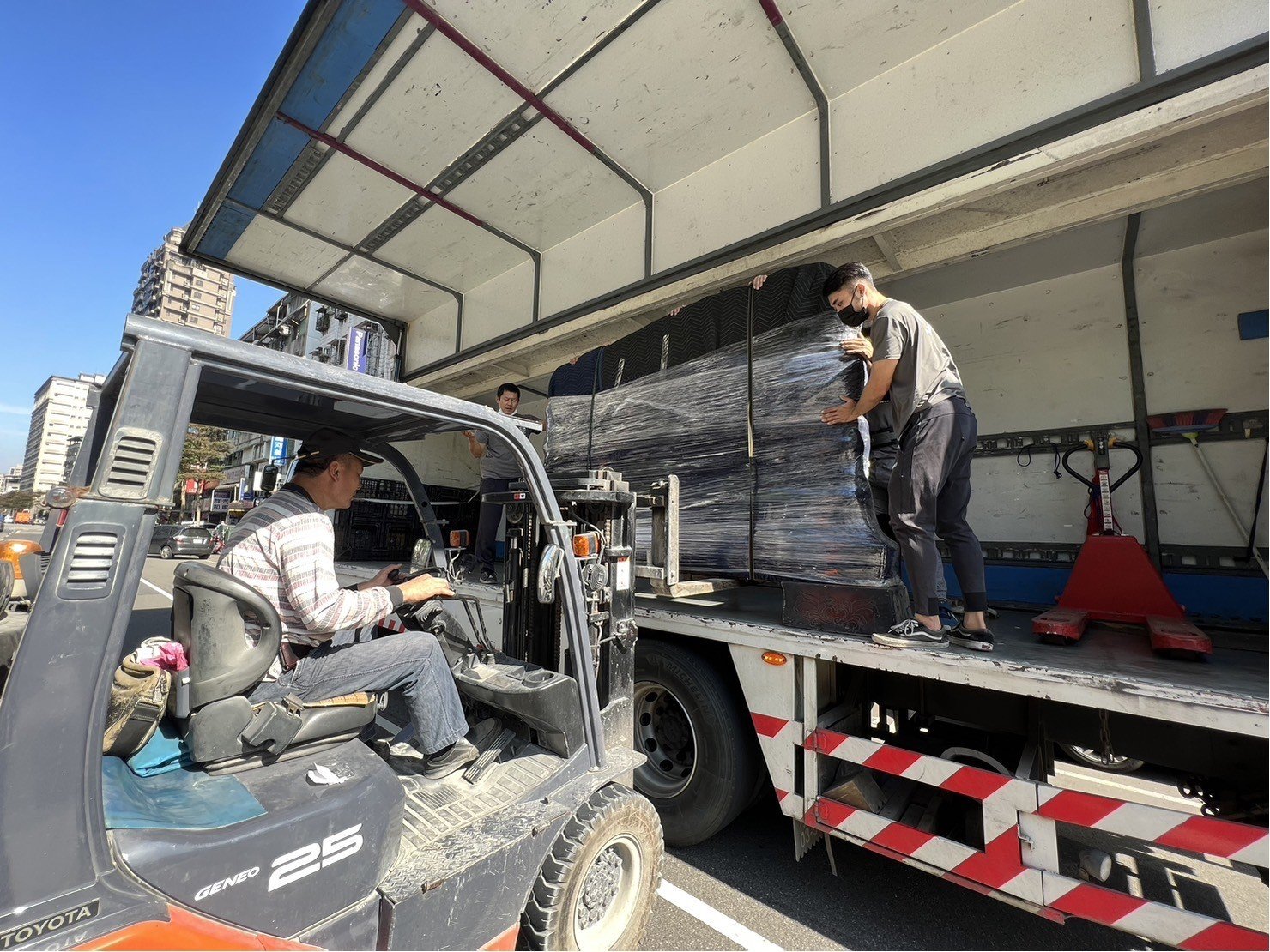 台北精搬玉石屏風∣南港精搬玉石屏風∣新北精搬玉石屏風∣雙北精搬玉石屏風∣汐止精搬玉石屏風∣中永和精搬玉石屏風∣板橋精搬玉石屏風∣五股精搬玉石屏風∣基隆精搬玉石屏風∣桃園精搬玉石屏風∣專業搬玉石藝術品推薦【榮福搬家公司】具專業團隊擁有精緻包裝組及重物搬運組,能依據業主、顧客需求分派其專業團隊組,進行各項藝術品專業安全搬運服務;給予最優質、放心各項搬家、搬運需求。 台北精搬玉石屏風∣南港精搬玉石屏風∣新北精搬玉石屏風∣雙北精搬玉石屏風∣汐止精搬玉石屏風∣中永和精搬玉石屏風∣板橋精搬玉石屏風∣五股精搬玉石屏風∣基隆精搬玉石屏風∣桃園精搬玉石屏風∣專業搬玉石藝術品推薦【榮福搬家公司】具專業團隊擁有精緻包裝組及重物搬運組,能依據業主、顧客需求分派其專業團隊組,進行各項藝術品專業安全搬運服務;給予最優質、放心各項搬家、搬運需求。