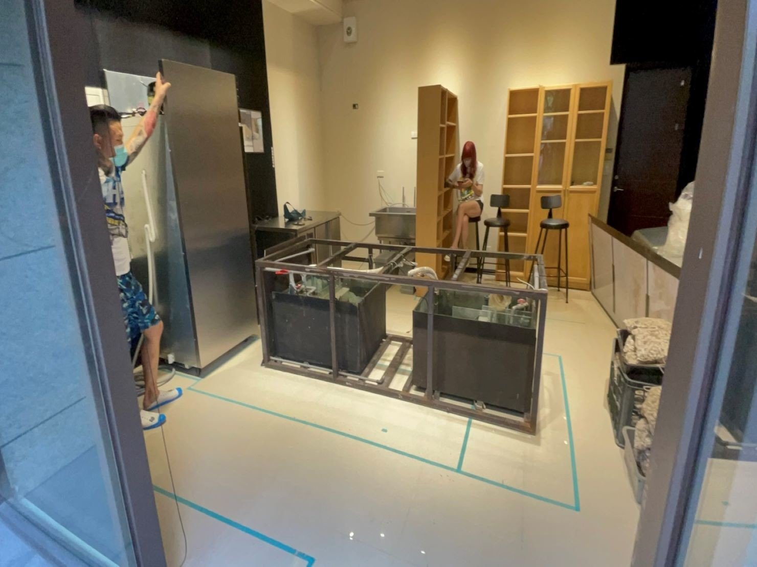 特殊搬運、搬重物【榮福搬家公司】熱炒店展示魚缸、海鮮展示魚缸、海鮮水族魚缸、精搬魚缸、搬魚缸、家庭搬家、跨縣市搬家、搬工計時、人力搬運、搬運、搬床墊、冰箱搬運、搬家具、搬家首選、特殊重物搬運、專搬重物、搬重物技巧、新北搬家公司推薦、搬家車、搬家公司、基隆搬家、南港搬家、桃園搬家公司推薦、台北搬家公司推薦:大台北搬家,精緻包裝搬運「細膩包裝、專業搬運、用心服務、以客為尊」是榮福搬家公司的宗旨與精神。歡迎立即來電02-2651-2727專人服務。 特殊搬運、搬重物【榮福搬家公司】熱炒店展示魚缸、海鮮展示魚缸、海鮮水族魚缸、精搬魚缸、搬魚缸、家庭搬家、跨縣市搬家、搬工計時、人力搬運、搬運、搬床墊、冰箱搬運、搬家具、搬家首選、特殊重物搬運、專搬重物、搬重物技巧、新北搬家公司推薦、搬家車、搬家公司、基隆搬家、南港搬家、桃園搬家公司推薦、台北搬家公司推薦:大台北搬家,精緻包裝搬運「細膩包裝、專業搬運、用心服務、以客為尊」是榮福搬家公司的宗旨與精神。歡迎立即來電02-2651-2727專人服務。