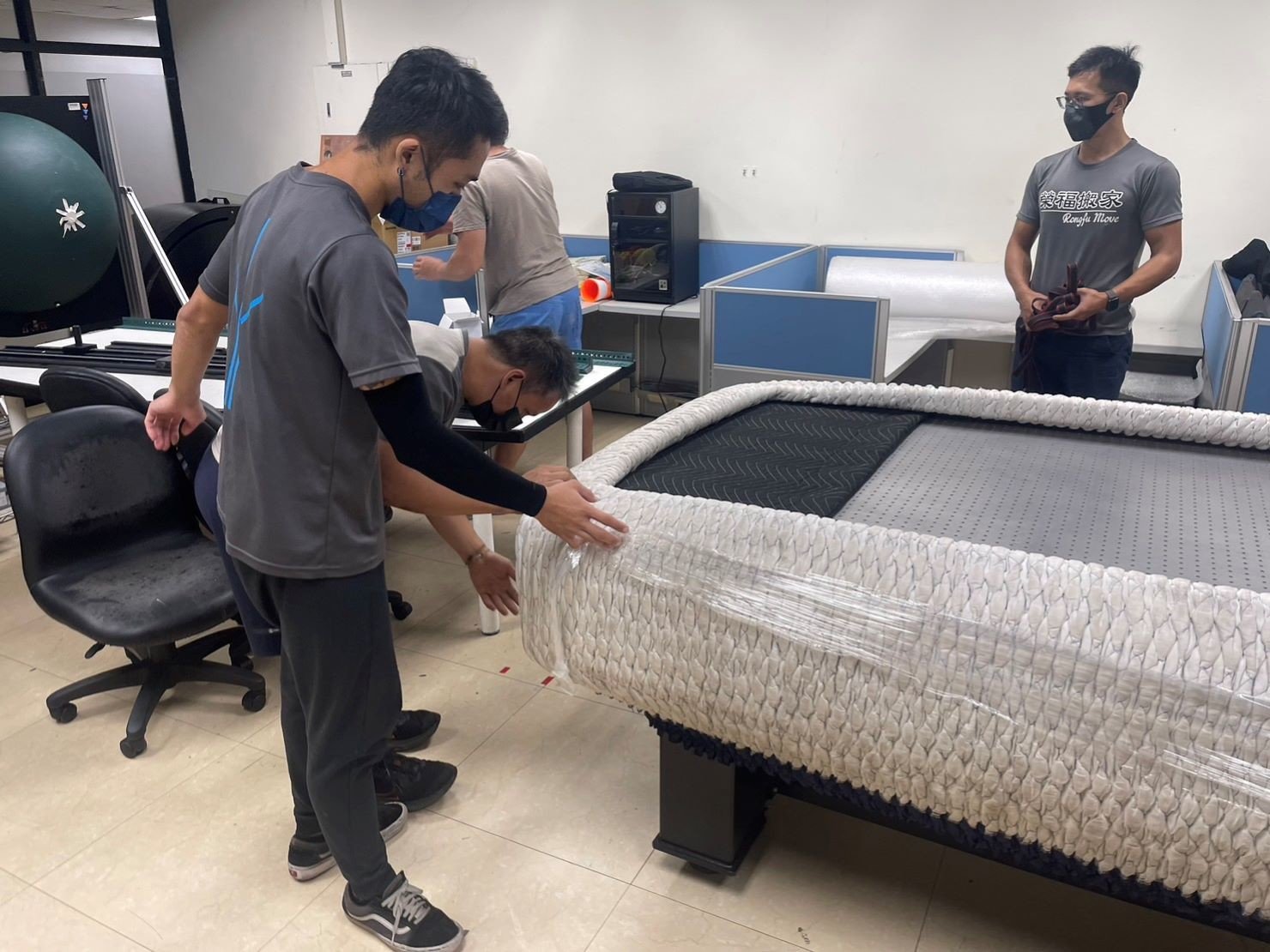 特殊重物光學桌搬運作業、台北搬實驗室生醫設備∣南港搬實驗室生醫設備∣新北搬實驗室生醫設備∣雙北搬實驗室生醫設備∣汐止搬實驗室生醫設備∣中永和搬實驗室生醫設備∣板橋搬實驗室生醫設備∣五股搬實驗室生醫設備∣基隆搬實驗室生醫設備∣桃園搬實驗室生醫設備∣新竹搬實驗室生醫設備∣台北各大校園光學桌搬運∣新北各大校園光學桌搬運∣桃園各大校園光學桌搬運∣新竹各大校園光學桌搬運∣【榮福搬家】屬專業搬家細膩運唯一首選,累積20年各式各樣特殊儀器設備的搬運經驗,專業敏捷快速完成您的各項搬運任務。針對顧客都秉持以用心實在專業搬家技巧,搬家實在用心值得您的信賴與選擇。歡迎來電咨詢02-2651-2727,榮福搬家有專員立即為您服務。 特殊重物光學桌搬運作業、台北搬實驗室生醫設備∣南港搬實驗室生醫設備∣新北搬實驗室生醫設備∣雙北搬實驗室生醫設備∣汐止搬實驗室生醫設備∣中永和搬實驗室生醫設備∣板橋搬實驗室生醫設備∣五股搬實驗室生醫設備∣基隆搬實驗室生醫設備∣桃園搬實驗室生醫設備∣新竹搬實驗室生醫設備∣台北各大校園光學桌搬運∣新北各大校園光學桌搬運∣桃園各大校園光學桌搬運∣新竹各大校園光學桌搬運∣【榮福搬家】屬專業搬家細膩運唯一首選,累積20年各式各樣特殊儀器設備的搬運經驗,專業敏捷快速完成您的各項搬運任務。針對顧客都秉持以用心實在專業搬家技巧,搬家實在用心值得您的信賴與選擇。歡迎來電咨詢02-2651-2727,榮福搬家有專員立即為您服務。