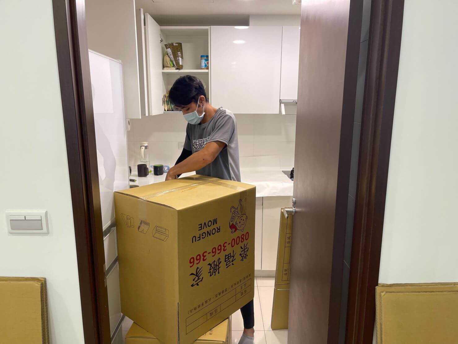 專人打包、搬家公司推薦、新北搬家公司推薦【榮福搬家公司】基隆搬家、南港搬家、桃園搬家公司推薦、家庭搬家、精緻搬家、精緻包裝、打包裝箱、跨縣市搬家、搬工計時、廚房家電包裝、廚房碗盤、人工搬運、搬家具、白土報紙、搬家首選、搬家紙箱、氣泡捲、膠膜、黃色透明膠帶、大型家具搬運、台北搬家公司推薦:大台北搬家,精緻包裝搬運「細膩包裝、專業搬運、用心服務、以客為尊」是榮福搬家公司的宗旨與精神。歡迎立即來電02-2651-2727專人服務。 專人打包、搬家公司推薦、新北搬家公司推薦【榮福搬家公司】基隆搬家、南港搬家、桃園搬家公司推薦、家庭搬家、精緻搬家、精緻包裝、打包裝箱、跨縣市搬家、搬工計時、廚房家電包裝、廚房碗盤、人工搬運、搬家具、白土報紙、搬家首選、搬家紙箱、氣泡捲、膠膜、黃色透明膠帶、大型家具搬運、台北搬家公司推薦:大台北搬家,精緻包裝搬運「細膩包裝、專業搬運、用心服務、以客為尊」是榮福搬家公司的宗旨與精神。歡迎立即來電02-2651-2727專人服務。