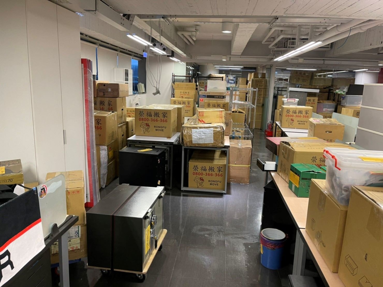 搬家公司推薦、台北搬家推薦【榮福搬家公司】南港搬家、桃園搬家公司推薦、新北搬家公司推薦、企業搬運服務、搬公司行號、廠房遷移、屏風拆裝、公司行號搬遷、政府機關搬遷、百貨專櫃遷移、學校單位搬遷、雜貨店搬遷、精緻包裝、家庭搬家、搬鋼琴、搬工、搬家公司紙箱、黃色膠帶、搬家估價、基隆搬家、家具拆裝、搬家具,針對顧客都秉持以用心實在專業搬家技巧,搬家實在用心值得您的信賴與選擇。歡迎來電咨詢02-2651-2727,榮福搬家有專員立即為您服務。 搬家公司推薦、台北搬家推薦【榮福搬家公司】南港搬家、桃園搬家公司推薦、新北搬家公司推薦、企業搬運服務、搬公司行號、廠房遷移、屏風拆裝、公司行號搬遷、政府機關搬遷、百貨專櫃遷移、學校單位搬遷、雜貨店搬遷、精緻包裝、家庭搬家、搬鋼琴、搬工、搬家公司紙箱、黃色膠帶、搬家估價、基隆搬家、家具拆裝、搬家具,針對顧客都秉持以用心實在專業搬家技巧,搬家實在用心值得您的信賴與選擇。歡迎來電咨詢02-2651-2727,榮福搬家有專員立即為您服務。