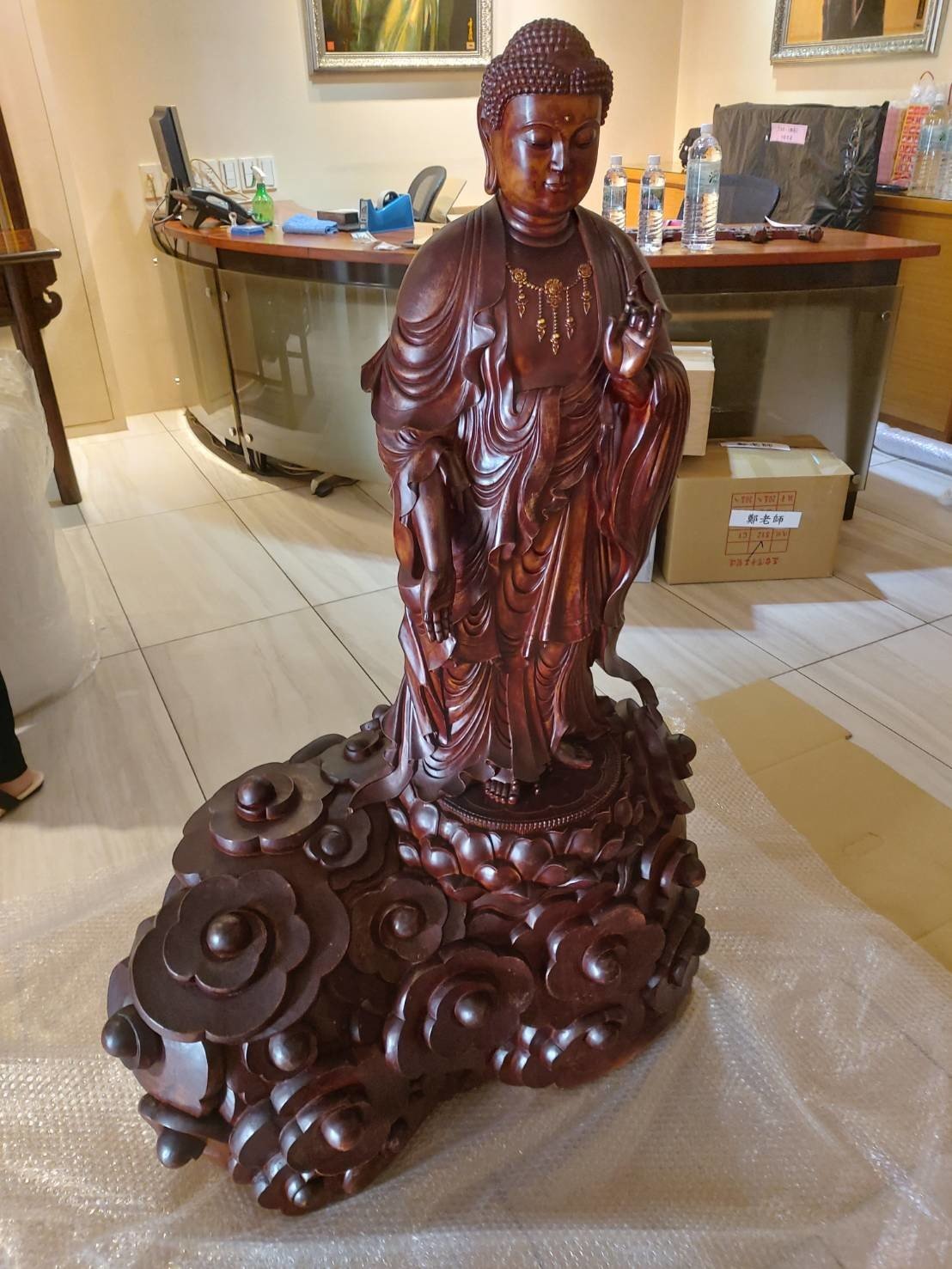 精緻包裝、精緻搬家【榮福搬家公司】搬玉石、搬佛像、藝術品搬運、搬木雕神像、搬神明桌、大型雕像搬運、搬石雕玉器、搬水晶洞、搬石頭桌椅、特殊重物搬運、專搬重物、南港搬家、桃園搬家公司推薦、台北搬家公司推薦、搬家公司推薦、新北搬家公司推薦、搬家具、冰箱搬運、基隆搬家、搬大型家電、床墊搬運、公司行號搬遷、家庭搬家、搬家首選、跨縣市搬家、吊車吊掛搬運、搬鋼琴、搬工計時、搬工服務、人力搬運、搬運、搬家包裝材料、搬家紙箱，針對顧客都秉持以用心實在專業搬家技巧，搬家實在用心值得您的信賴與選擇。歡迎來電咨詢02-2651-2727，榮福搬家有專員立即為您服務。