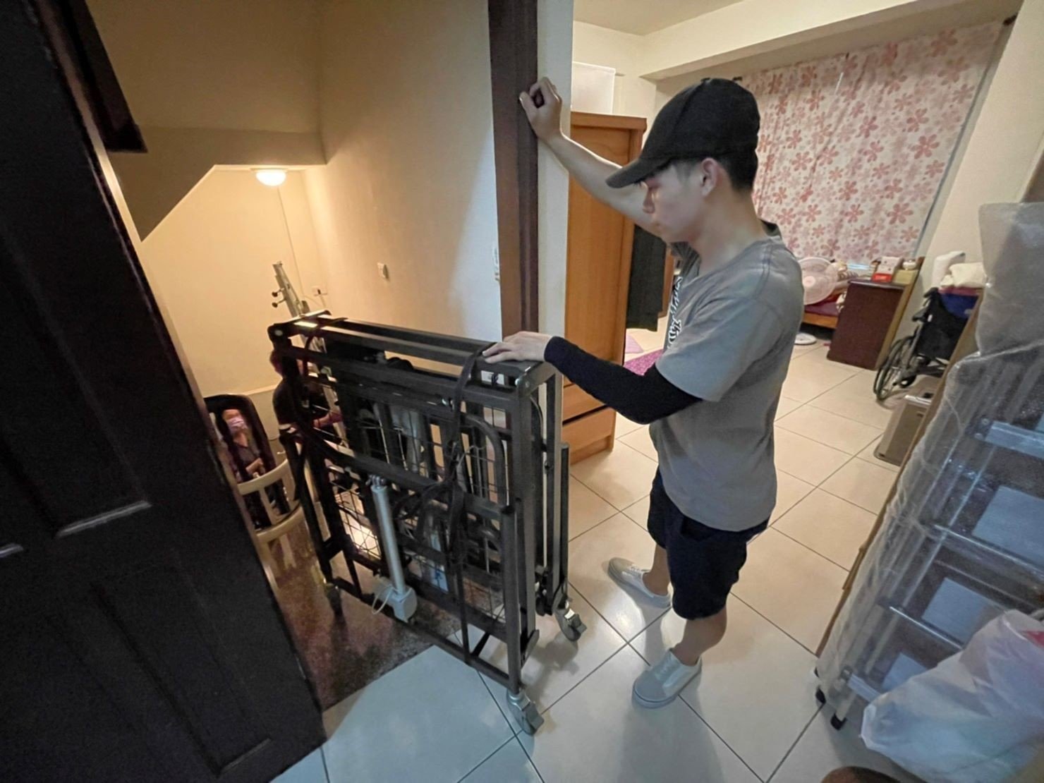 單件重物搬運、搬醫療床、搬重物【榮福搬家公司】搬電動床、搬醫療電動床、居家照護電動床搬運、搬大理石桌、搬實木家具、雕刻藝術品搬運、搬按摩椅、搬水晶洞、搬洗衣機、搬披薩窯、精搬金庫、搬保險櫃、精搬魚缸、精搬鋼琴、跨縣市搬家、同棟不同樓層搬運、搬工計時、人力搬運、搬運、搬床墊、搬queen size床、搬冰箱、搬家具、單件家具運送、家具搬運費用、家具拆裝、搬家首選、吊掛搬運、吊家具搬運、特殊重物搬運、專搬重物、新北搬家推薦、搬家公司、基隆搬家、南港搬家、桃園搬家公司、台北搬家公司推薦:大台北搬家,精緻包裝搬運「細膩包裝、專業搬運、用心服務、以客為尊」是榮福搬家公司的宗旨與精神。歡迎立即來電02-2651-2727專人服務。 單件重物搬運、搬醫療床、搬重物【榮福搬家公司】搬電動床、搬醫療電動床、居家照護電動床搬運、搬大理石桌、搬實木家具、雕刻藝術品搬運、搬按摩椅、搬水晶洞、搬洗衣機、搬披薩窯、精搬金庫、搬保險櫃、精搬魚缸、精搬鋼琴、跨縣市搬家、同棟不同樓層搬運、搬工計時、人力搬運、搬運、搬床墊、搬queen size床、搬冰箱、搬家具、單件家具運送、家具搬運費用、家具拆裝、搬家首選、吊掛搬運、吊家具搬運、特殊重物搬運、專搬重物、新北搬家推薦、搬家公司、基隆搬家、南港搬家、桃園搬家公司、台北搬家公司推薦:大台北搬家,精緻包裝搬運「細膩包裝、專業搬運、用心服務、以客為尊」是榮福搬家公司的宗旨與精神。歡迎立即來電02-2651-2727專人服務。