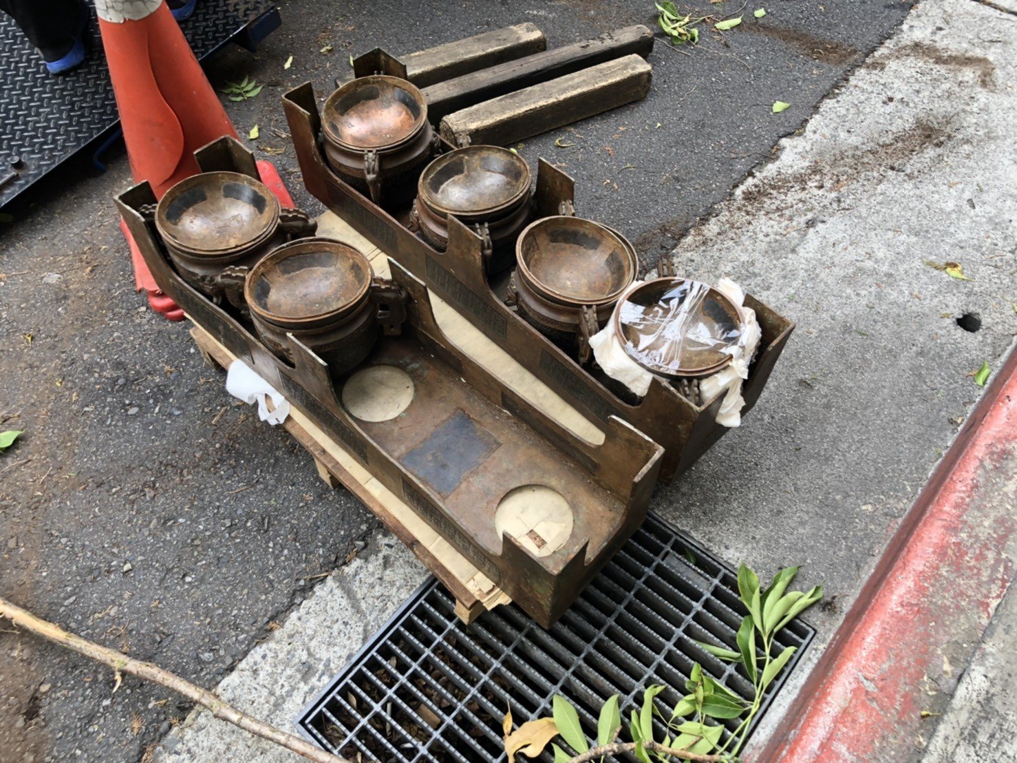 新北搬家公司【榮福搬家公司】台北搬家、搬佛具等值得您的推薦:佛像、佛塔、佛具、法器、古製碗盤包裝與搬運也是以最高品質來做服務連同配合吊掛服務作業進行也是一流。 新北搬家公司【榮福搬家公司】台北搬家、搬佛具等值得您的推薦:佛像、佛塔、佛具、法器、古製碗盤包裝與搬運也是以最高品質來做服務連同配合吊掛服務作業進行也是一流。