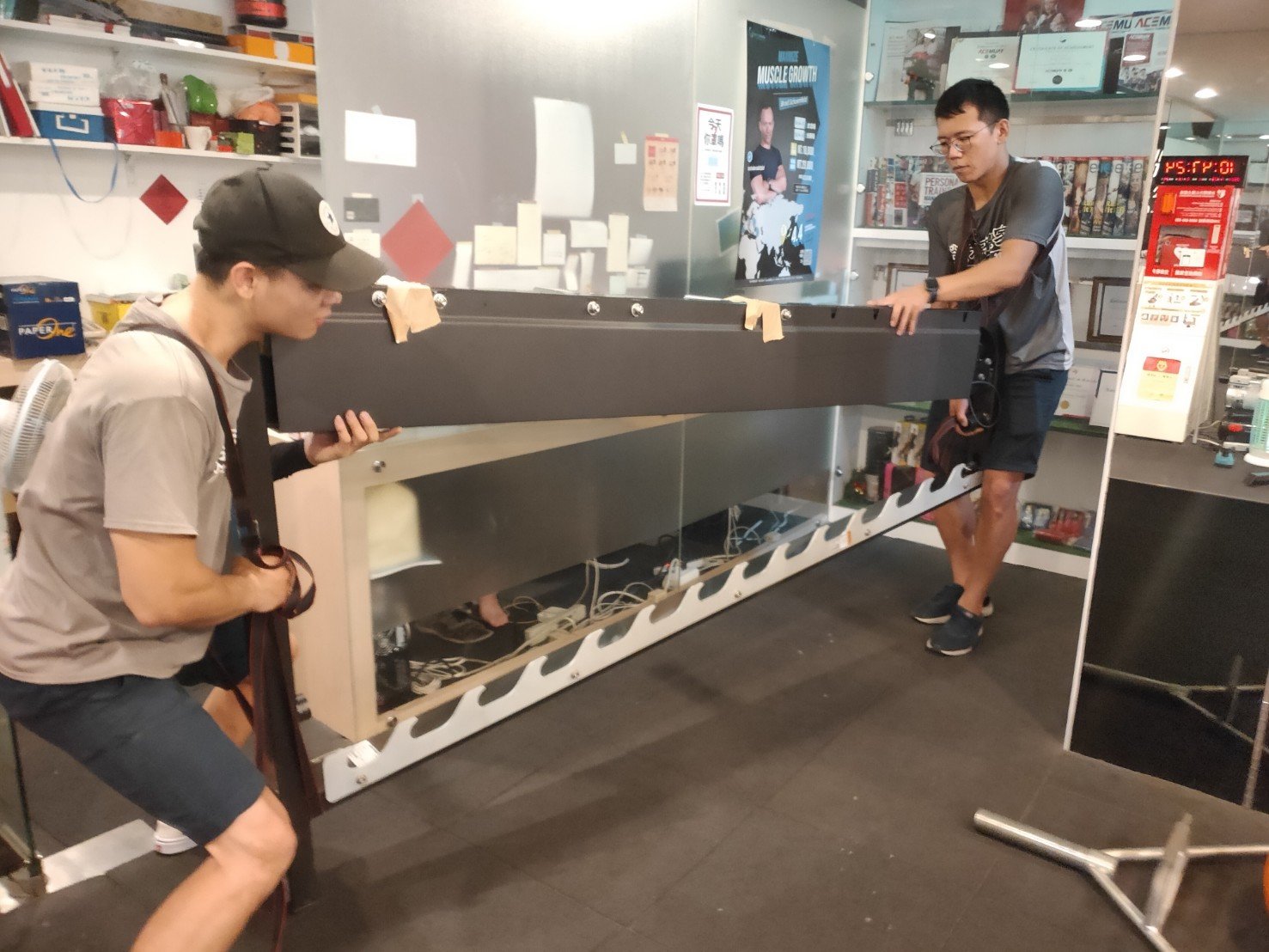 台北搬家、新北搬家、搬家公司推薦、新北搬家公司推薦【榮福搬家公司】運動器材搬運、基隆搬家、南港搬家、桃園搬家公司推薦、搬健身房運動設備、精密儀器搬運、精密儀器包裝、拆裝服務、搬工計時、人工搬運、單件家具搬運、單一物件搬運、藝術品包裝運輸、藝術品搬運、搬家首選、吊掛搬運、吊家具搬運、大型家具搬運、台北搬家公司推薦:大台北搬家,精緻搬運「細膩包裝、專業搬運、用心服務、以客為尊」是榮福搬家公司的宗旨與精神。歡迎立即來電02-2651-2727專人服務。 台北搬家、新北搬家、搬家公司推薦、新北搬家公司推薦【榮福搬家公司】運動器材搬運、基隆搬家、南港搬家、桃園搬家公司推薦、搬健身房運動設備、精密儀器搬運、精密儀器包裝、拆裝服務、搬工計時、人工搬運、單件家具搬運、單一物件搬運、藝術品包裝運輸、藝術品搬運、搬家首選、吊掛搬運、吊家具搬運、大型家具搬運、台北搬家公司推薦:大台北搬家,精緻搬運「細膩包裝、專業搬運、用心服務、以客為尊」是榮福搬家公司的宗旨與精神。歡迎立即來電02-2651-2727專人服務。
