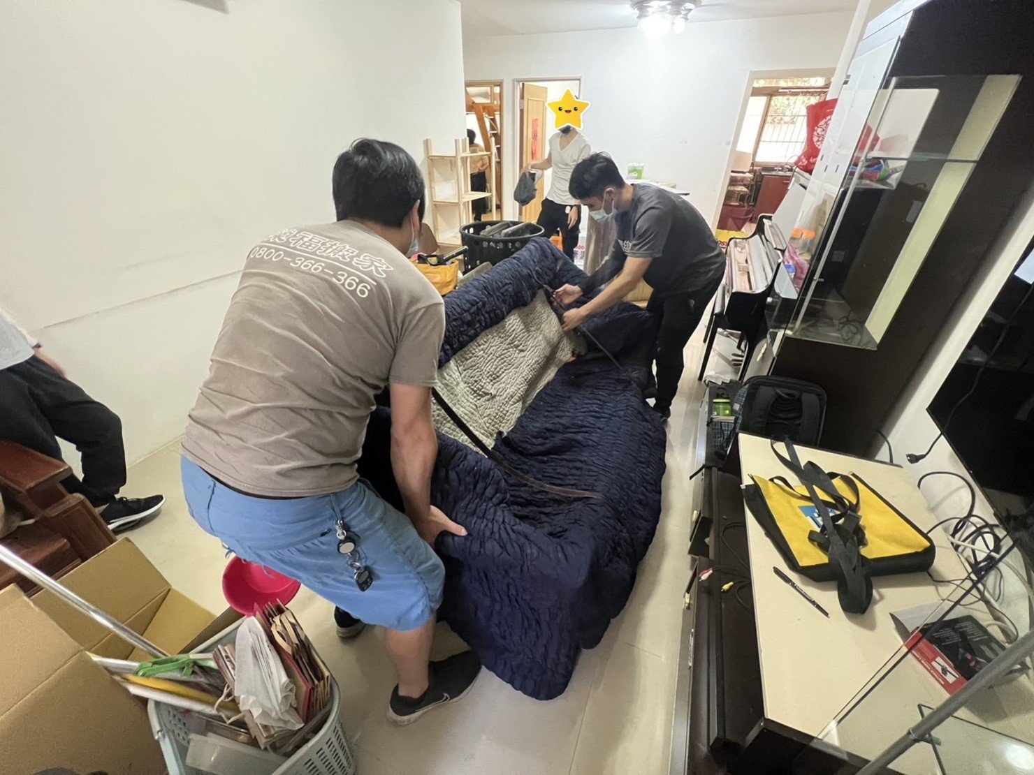 台北專業搬家|新北搬家|南港搬家|汐止專業搬家|雙北可信賴搬家|三重蘆洲專業搬家|五股搬家|林口搬家|小資族搬家|一房一廳套房搬家|台北少量家具搬家|新北少量家具搬家|汐止少量家具搬家|三重蘆洲少量家具搬家|雙人床架拆組裝|洗衣機搬運|沙發搬運|書桌搬運|餐桌搬運|鋼琴搬運,搬家公司推薦【榮福搬家公司】屬於專業搬家精緻服務搬運以「細膩安全專業搬運、用心服務、以客為尊」之宗旨與精神搬運服務客戶,歡迎來電02-2651-2727專人服務。