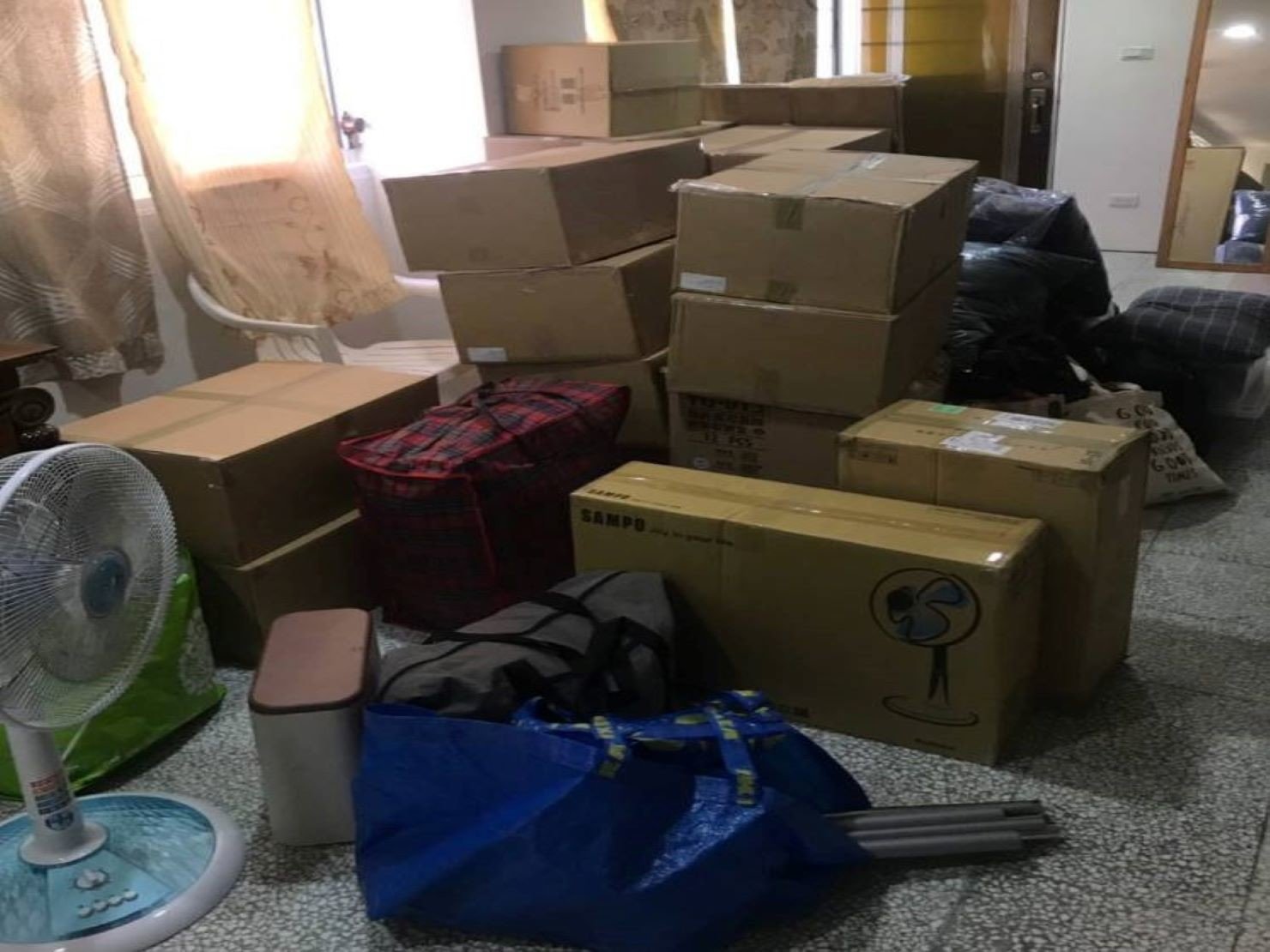 搬家【榮福搬家】台北搬家、南港搬家、口碑第一、台北搬家推薦:分區打包-客廳區的打包 搬家【榮福搬家】台北搬家、南港搬家、口碑第一、台北搬家推薦:分區打包-客廳區的打包