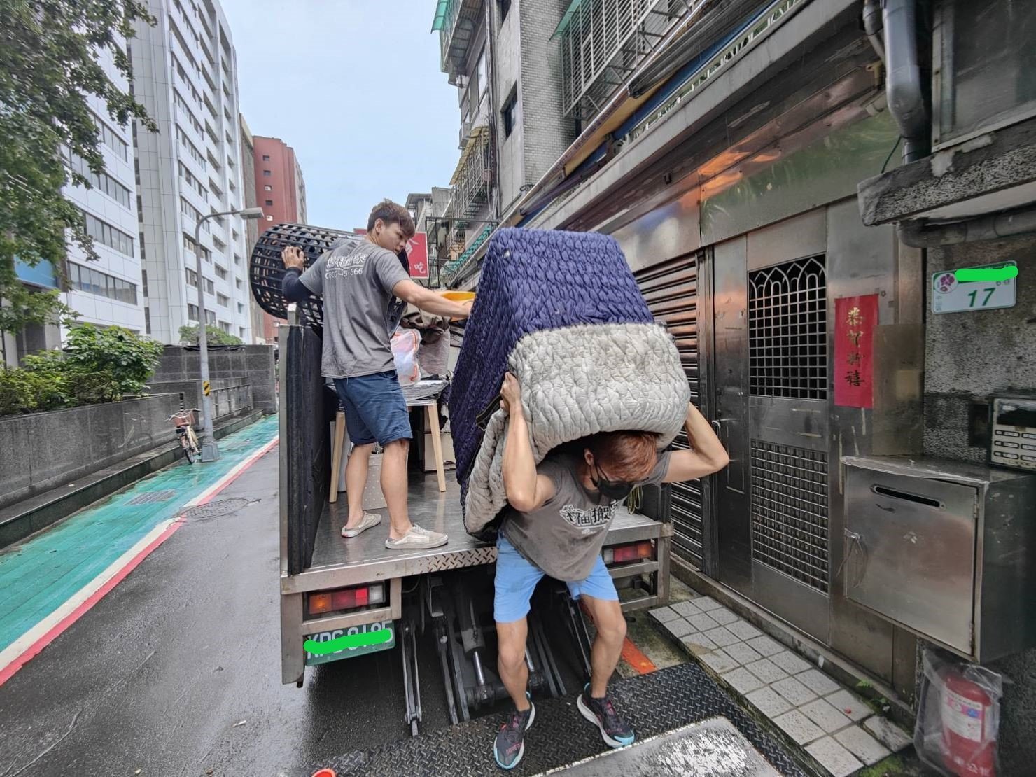 家公司推薦、新北搬家推薦【榮福搬家公司】南港搬家、桃園搬家公司推薦、台北搬家公司推薦、大型家具搬運、搬家具、冰箱搬運、基隆搬家、搬家電、大型家電搬運、床墊搬運、搬家車、家庭搬家、搬工、搬運、搬家紙箱、跨縣市搬家、單件家具運送、搬家估價、搬家首選,搬家達人,吊掛搬運、吊家具搬運、台北搬家公司推薦:大台北搬家,精緻包裝搬運「細膩包裝、專業搬運、用心服務、以客為尊」是榮福搬家公司的宗旨與精神。歡迎立即來電02-2651-2727專人服務。 家公司推薦、新北搬家推薦【榮福搬家公司】南港搬家、桃園搬家公司推薦、台北搬家公司推薦、大型家具搬運、搬家具、冰箱搬運、基隆搬家、搬家電、大型家電搬運、床墊搬運、搬家車、家庭搬家、搬工、搬運、搬家紙箱、跨縣市搬家、單件家具運送、搬家估價、搬家首選,搬家達人,吊掛搬運、吊家具搬運、台北搬家公司推薦:大台北搬家,精緻包裝搬運「細膩包裝、專業搬運、用心服務、以客為尊」是榮福搬家公司的宗旨與精神。歡迎立即來電02-2651-2727專人服務。