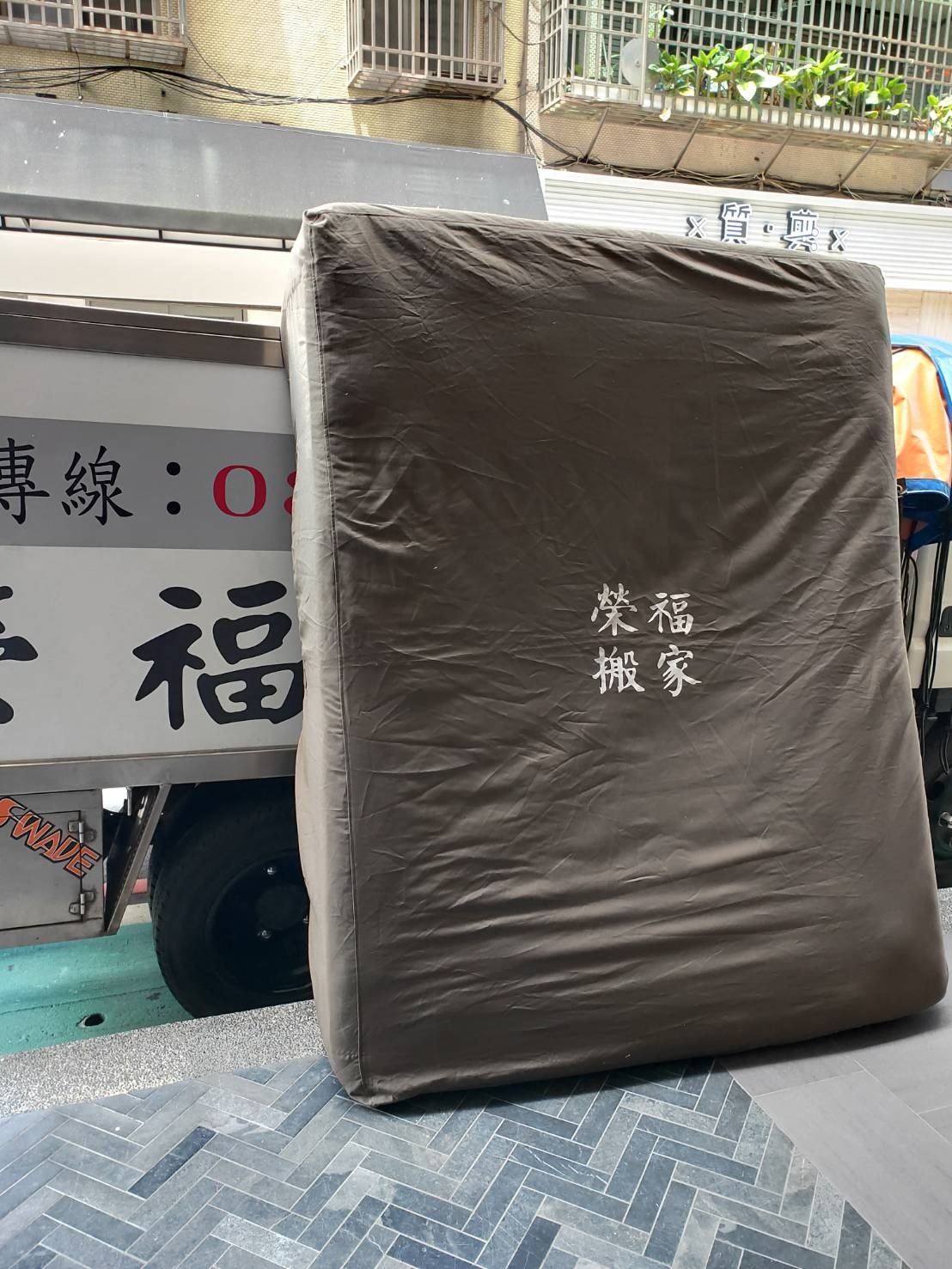 搬家公司推薦【榮福搬家公司】精搬魚缸、跨縣搬家、搬冰箱、搬家具、搬家首選、吊掛搬運、吊家具搬運、台北搬家公司推薦:大台北搬家,精緻包裝搬運「細膩包裝、專業搬運、用心服務、以客為尊」是榮福搬家公司的宗旨與精神。歡迎立即來電02-2651-2727專人服務。 搬家公司推薦【榮福搬家公司】精搬魚缸、跨縣搬家、搬冰箱、搬家具、搬家首選、吊掛搬運、吊家具搬運、台北搬家公司推薦:大台北搬家,精緻包裝搬運「細膩包裝、專業搬運、用心服務、以客為尊」是榮福搬家公司的宗旨與精神。歡迎立即來電02-2651-2727專人服務。