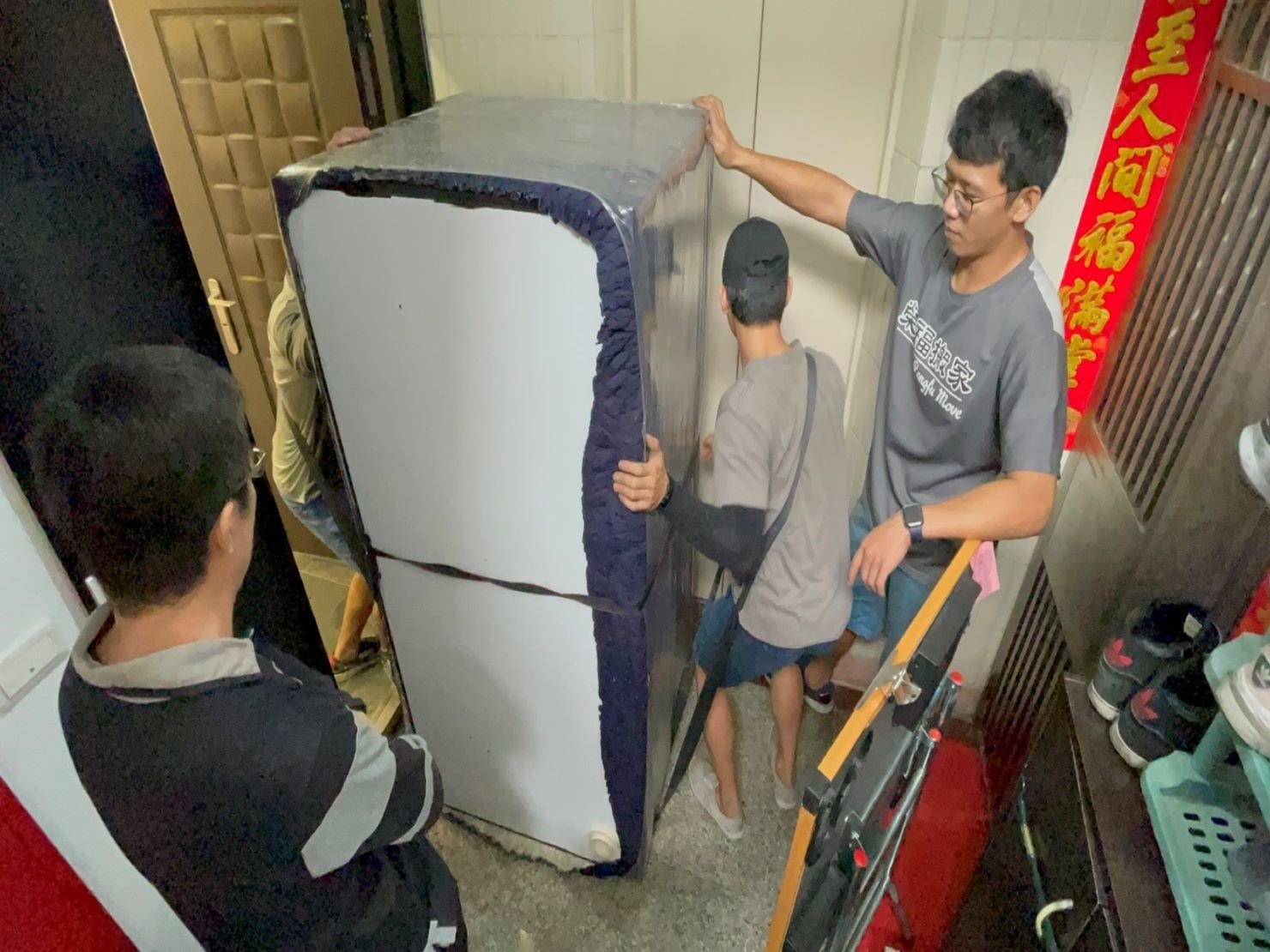 搬家公司推薦、新北搬家推薦【榮福搬家公司】南港搬家、精搬魚缸、桃園搬家公司推薦、台北搬家公司推薦、廢棄家具處理、廢棄家具清運、家庭廢棄物清運、清運、搬家、家具垃圾清運、搬家具、冰箱搬運、基隆搬家、搬洗衣機、搬家電、床墊搬運、搬保險櫃、搬金庫、搬公司行號、跨縣市搬家、搬沙發、家庭搬家、搬家首選、搬鋼琴、搬工、搬運、搬家紙箱,針對顧客都秉持以用心實在專業搬家技巧,搬家實在用心值得您的信賴與選擇。歡迎來電咨詢02-2651-2727,榮福搬家有專員立即為您服務。 搬家公司推薦、新北搬家推薦【榮福搬家公司】南港搬家、精搬魚缸、桃園搬家公司推薦、台北搬家公司推薦、廢棄家具處理、廢棄家具清運、家庭廢棄物清運、清運、搬家、家具垃圾清運、搬家具、冰箱搬運、基隆搬家、搬洗衣機、搬家電、床墊搬運、搬保險櫃、搬金庫、搬公司行號、跨縣市搬家、搬沙發、家庭搬家、搬家首選、搬鋼琴、搬工、搬運、搬家紙箱,針對顧客都秉持以用心實在專業搬家技巧,搬家實在用心值得您的信賴與選擇。歡迎來電咨詢02-2651-2727,榮福搬家有專員立即為您服務。