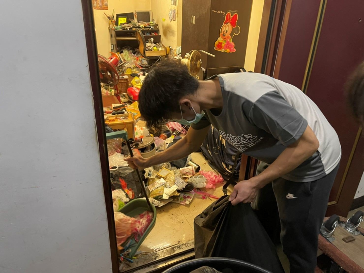 新北市垃圾清運、台北垃圾清運、不要的家具怎麼辦、搬家公司推薦、新北搬家推薦【榮福搬家公司】南港搬家、桃園搬家公司推薦、桃園大型垃圾、台北搬家公司推薦、搬垃圾處理、家庭廢棄物清運、廢棄物處理、搬運廢棄物、家具垃圾處理、清運、搬家具、冰箱搬運、基隆搬家、大型家電回收清運、床墊搬運、搬衣櫃、大型家具丟棄、搬公司行號、家庭垃圾清運公司、清垃圾、廢棄家具處理、廢棄家具清運、搬家車,針對顧客都秉持以用心實在專業搬家技巧,搬家實在用心值得您的信賴與選擇。歡迎來電咨詢02-2651-2727,榮福搬家有專員立即為您服務。 新北市垃圾清運、台北垃圾清運、不要的家具怎麼辦、搬家公司推薦、新北搬家推薦【榮福搬家公司】南港搬家、桃園搬家公司推薦、桃園大型垃圾、台北搬家公司推薦、搬垃圾處理、家庭廢棄物清運、廢棄物處理、搬運廢棄物、家具垃圾處理、清運、搬家具、冰箱搬運、基隆搬家、大型家電回收清運、床墊搬運、搬衣櫃、大型家具丟棄、搬公司行號、家庭垃圾清運公司、清垃圾、廢棄家具處理、廢棄家具清運、搬家車,針對顧客都秉持以用心實在專業搬家技巧,搬家實在用心值得您的信賴與選擇。歡迎來電咨詢02-2651-2727,榮福搬家有專員立即為您服務。