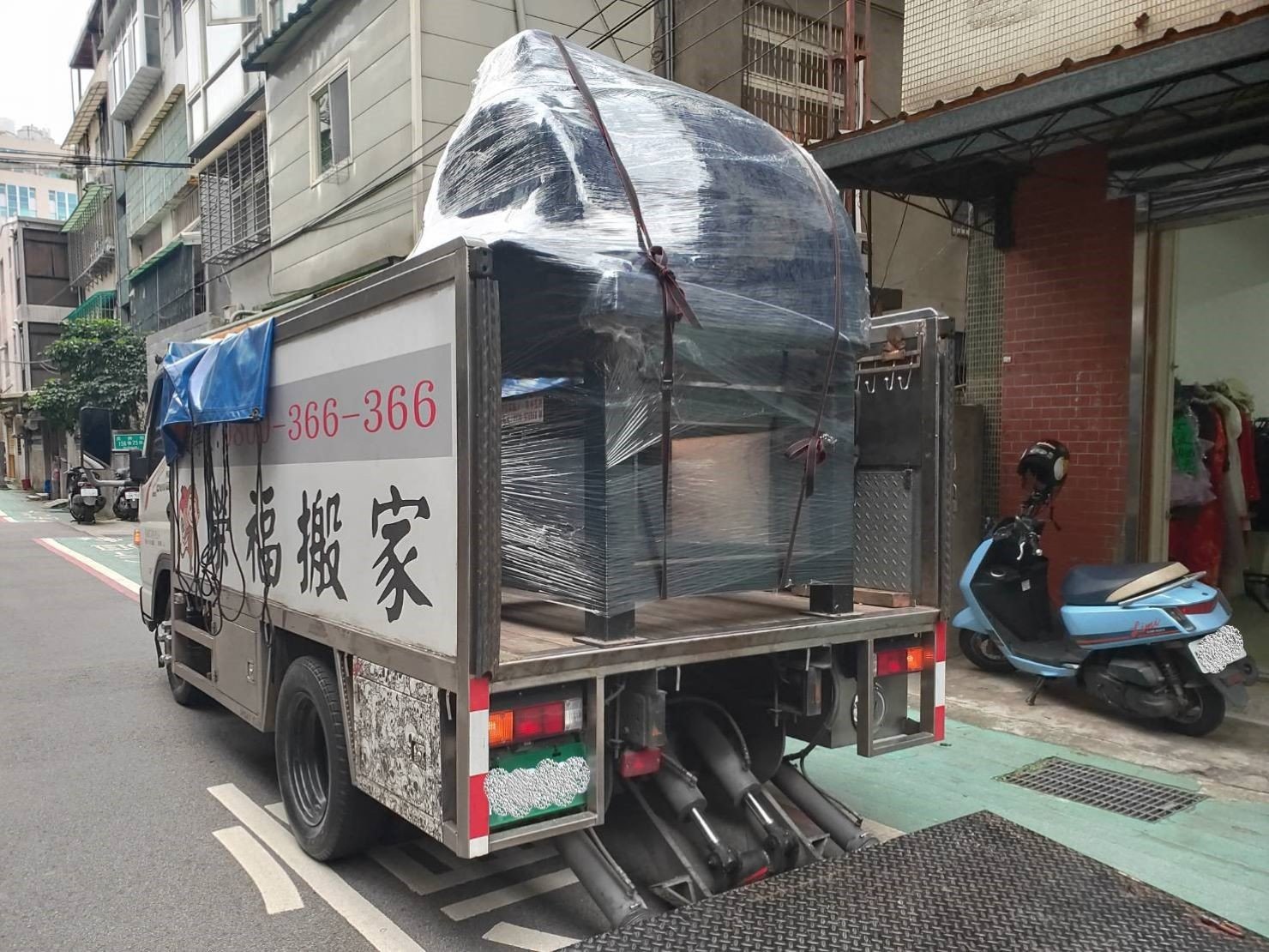 搬窯烤爐【榮福搬家公司】搬披薩烤窯、搬披薩窯、精搬金庫、搬保險櫃、精搬魚缸、跨縣搬家、搬工派遣、搬床墊、搬冰箱、搬洗衣機、搬家具、重物搬運、搬家首選、吊掛搬運、吊家具搬運、手動油壓拖板車、堆高機、南港搬家、基隆搬家、桃園搬家推薦、新北搬家公司、台北搬家公司推薦:大台北搬家,精緻包裝搬運「細膩包裝、專業搬運、用心服務、以客為尊」是榮福搬家公司的宗旨與精神。歡迎立即來電02-2651-2727專人服務。 搬窯烤爐【榮福搬家公司】搬披薩烤窯、搬披薩窯、精搬金庫、搬保險櫃、精搬魚缸、跨縣搬家、搬工派遣、搬床墊、搬冰箱、搬洗衣機、搬家具、重物搬運、搬家首選、吊掛搬運、吊家具搬運、手動油壓拖板車、堆高機、南港搬家、基隆搬家、桃園搬家推薦、新北搬家公司、台北搬家公司推薦:大台北搬家,精緻包裝搬運「細膩包裝、專業搬運、用心服務、以客為尊」是榮福搬家公司的宗旨與精神。歡迎立即來電02-2651-2727專人服務。