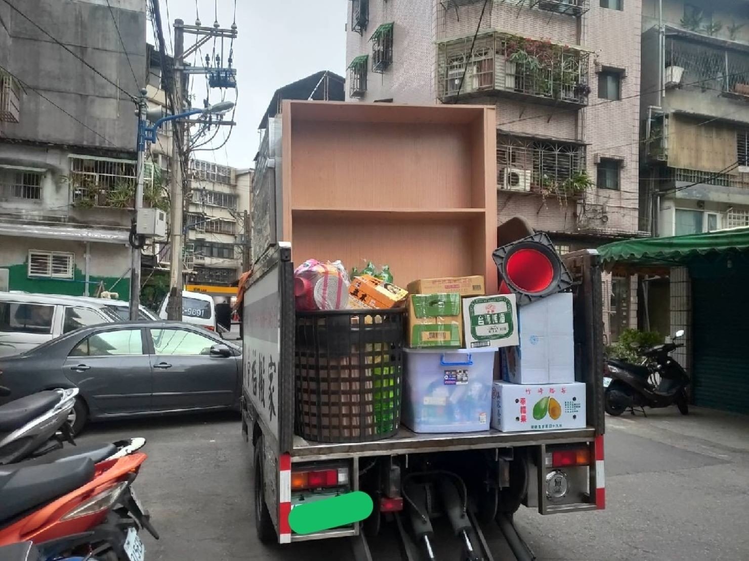 搬冰箱【榮福搬家公司】台北搬家、搬店面、搬雜貨店、新北搬家、搬家首選、搬家公司推薦:優質搬家,包裝搬運「細膩包裝、專業搬運、用心服務、以客為尊」是榮福搬家公司的宗旨與精神。店面搬遷、雜貨店搬遷,歡迎立即來電02-2651-2727專人服務。 搬冰箱【榮福搬家公司】台北搬家、搬店面、搬雜貨店、新北搬家、搬家首選、搬家公司推薦:優質搬家,包裝搬運「細膩包裝、專業搬運、用心服務、以客為尊」是榮福搬家公司的宗旨與精神。店面搬遷、雜貨店搬遷,歡迎立即來電02-2651-2727專人服務。