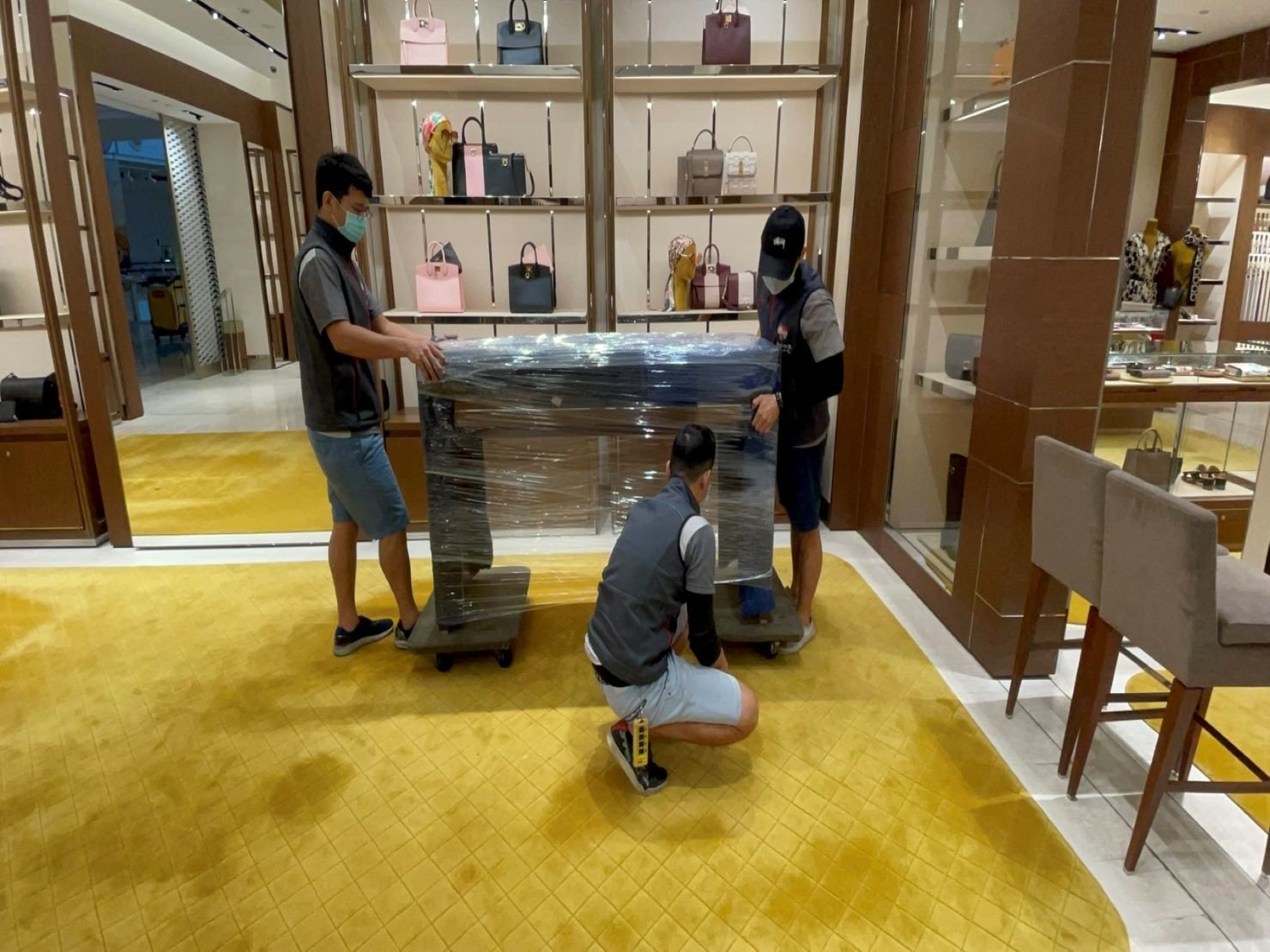 搬家公司推薦、台北搬家推薦【榮福搬家公司】南港搬家、桃園搬家公司推薦、新北搬家公司推薦、企業搬運服務、搬公司行號、廠房遷移、公司行號搬遷、政府機關搬遷、百貨專櫃遷移、學校單位搬遷、精緻包裝、家庭搬家、搬鋼琴、搬工,針對顧客都秉持以用心實在專業搬家技巧,搬家實在用心值得您的信賴與選擇。歡迎來電咨詢02-2651-2727,榮福搬家有專員立即為您服務。 搬家公司推薦、台北搬家推薦【榮福搬家公司】南港搬家、桃園搬家公司推薦、新北搬家公司推薦、企業搬運服務、搬公司行號、廠房遷移、公司行號搬遷、政府機關搬遷、百貨專櫃遷移、學校單位搬遷、精緻包裝、家庭搬家、搬鋼琴、搬工,針對顧客都秉持以用心實在專業搬家技巧,搬家實在用心值得您的信賴與選擇。歡迎來電咨詢02-2651-2727,榮福搬家有專員立即為您服務。