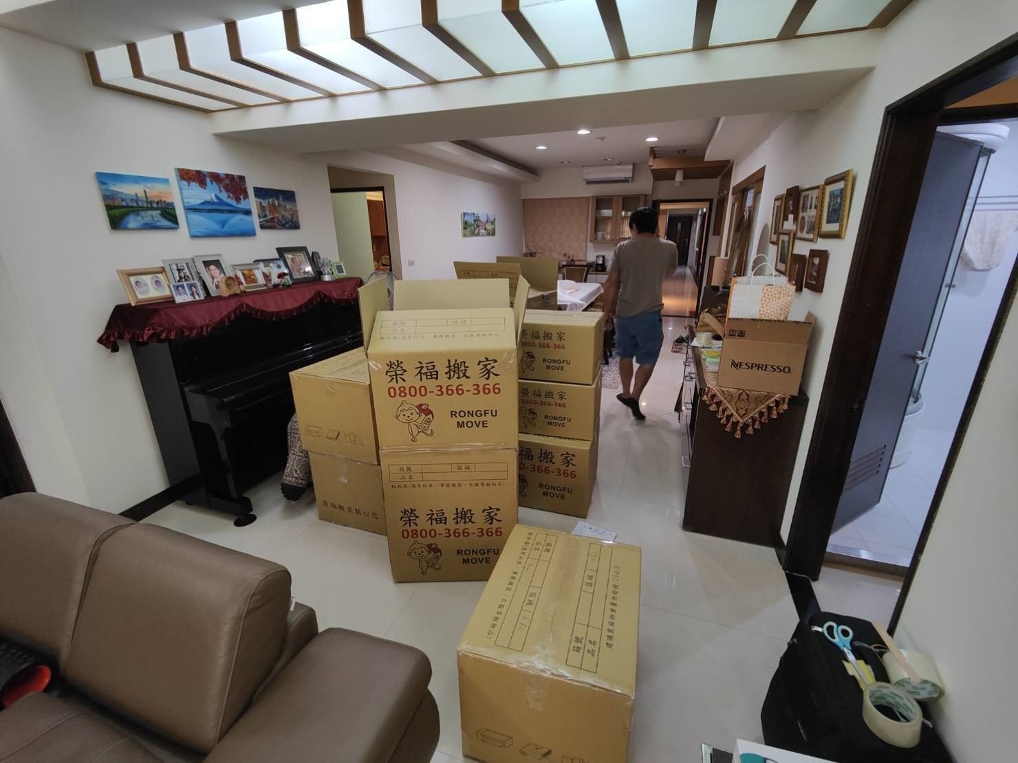 專人打包、搬家公司推薦、新北搬家公司推薦【榮福搬家公司】基隆搬家、南港搬家、桃園搬家公司推薦、家庭搬家、精緻搬家、精緻包裝、打包裝箱、跨縣市搬家、搬工計時、人工搬運、床墊搬運、冰箱搬運、搬家具、搬家首選、搬家紙箱、氣泡捲、膠膜、黃色透明膠帶、大型家具搬運、搬木製家具、搬大理石桌、台北搬家公司推薦:大台北搬家,精緻包裝搬運「細膩包裝、專業搬運、用心服務、以客為尊」是榮福搬家公司的宗旨與精神。歡迎立即來電02-2651-2727專人服務。 專人打包、搬家公司推薦、新北搬家公司推薦【榮福搬家公司】基隆搬家、南港搬家、桃園搬家公司推薦、家庭搬家、精緻搬家、精緻包裝、打包裝箱、跨縣市搬家、搬工計時、人工搬運、床墊搬運、冰箱搬運、搬家具、搬家首選、搬家紙箱、氣泡捲、膠膜、黃色透明膠帶、大型家具搬運、搬木製家具、搬大理石桌、台北搬家公司推薦:大台北搬家,精緻包裝搬運「細膩包裝、專業搬運、用心服務、以客為尊」是榮福搬家公司的宗旨與精神。歡迎立即來電02-2651-2727專人服務。