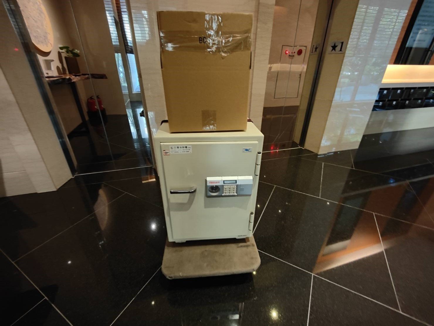 專人到府打包、尺寸較大家具以樓梯搬運作業、歐美規格沙發以樓梯搬運、搬家公司推薦、新北搬家公司推薦【榮福搬家公司】基隆搬家、南港搬家、桃園搬家公司推薦、家庭搬家、精緻搬家、精緻包裝、打包裝箱、跨縣市搬家、貴重家具精緻包裝、人工搬運、搬家具、白土報紙、搬家首選、搬家紙箱、氣泡捲、膠膜、黃色透明膠帶、大型家具搬運、台北搬家公司推薦:大台北搬家,精緻包裝搬運「細膩包裝、專業搬運、用心服務、以客為尊」是榮福搬家公司的宗旨與精神。歡迎立即來電02-2651-2727專人服務。 專人到府打包、尺寸較大家具以樓梯搬運作業、歐美規格沙發以樓梯搬運、搬家公司推薦、新北搬家公司推薦【榮福搬家公司】基隆搬家、南港搬家、桃園搬家公司推薦、家庭搬家、精緻搬家、精緻包裝、打包裝箱、跨縣市搬家、貴重家具精緻包裝、人工搬運、搬家具、白土報紙、搬家首選、搬家紙箱、氣泡捲、膠膜、黃色透明膠帶、大型家具搬運、台北搬家公司推薦:大台北搬家,精緻包裝搬運「細膩包裝、專業搬運、用心服務、以客為尊」是榮福搬家公司的宗旨與精神。歡迎立即來電02-2651-2727專人服務。