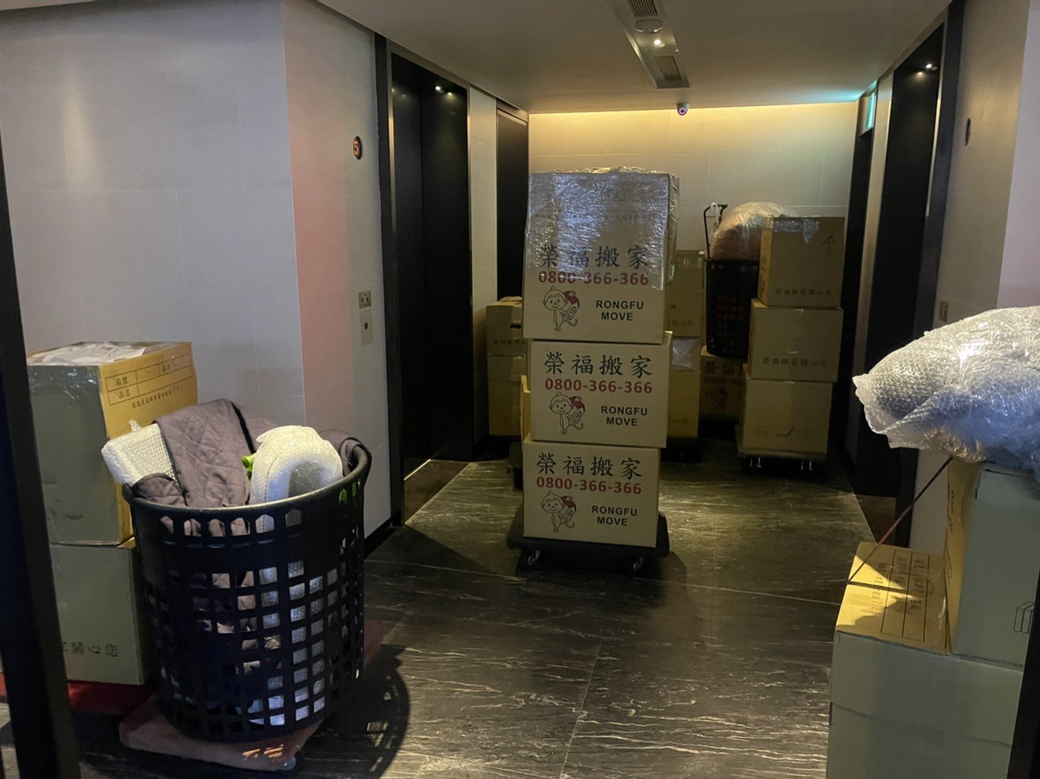 台北專業搬家|新北搬家|南港搬家|汐止專業搬家|雙北可信賴搬家|三重蘆洲專業搬家|五股搬家|林口搬家|小資族搬家|一房一廳套房搬家|台北少量家具搬家|新北少量家具搬家|汐止少量家具搬家|三重蘆洲少量家具搬家|雙人床架拆組裝|洗衣機搬運|沙發搬運|書桌搬運|餐桌搬運|鋼琴搬運,搬家公司推薦【榮福搬家公司】屬於專業搬家精緻服務搬運以「細膩安全專業搬運、用心服務、以客為尊」之宗旨與精神搬運服務客戶,歡迎來電02-2651-2727專人服務。 台北專業搬家|新北搬家|南港搬家|汐止專業搬家|雙北可信賴搬家|三重蘆洲專業搬家|五股搬家|林口搬家|小資族搬家|一房一廳套房搬家|台北少量家具搬家|新北少量家具搬家|汐止少量家具搬家|三重蘆洲少量家具搬家|雙人床架拆組裝|洗衣機搬運|沙發搬運|書桌搬運|餐桌搬運|鋼琴搬運,搬家公司推薦【榮福搬家公司】屬於專業搬家精緻服務搬運以「細膩安全專業搬運、用心服務、以客為尊」之宗旨與精神搬運服務客戶,歡迎來電02-2651-2727專人服務。
