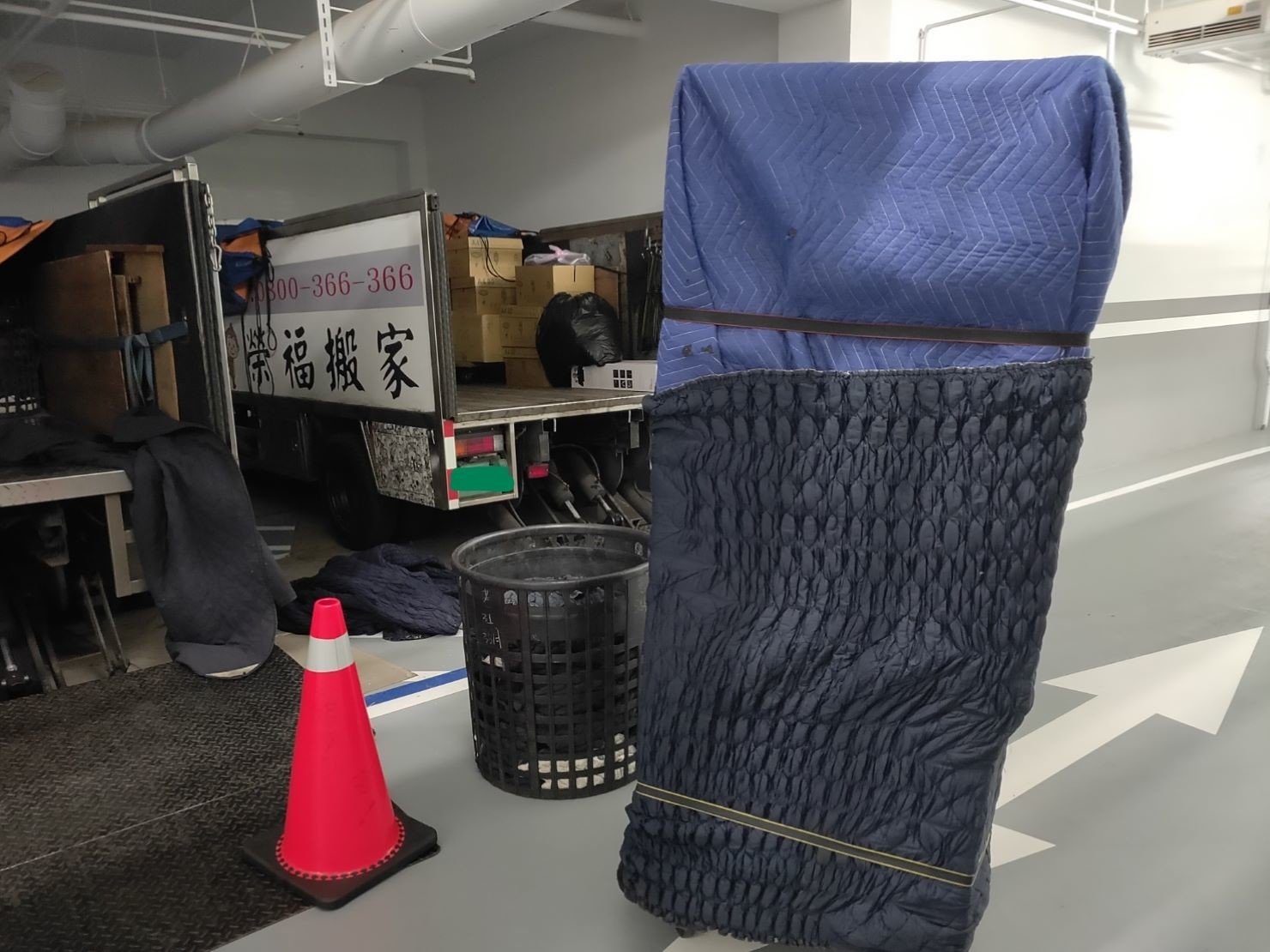搬冰箱推薦【榮福搬家公司】家庭搬家、精搬金庫、搬保險櫃、精搬魚缸、跨縣搬家、搬工派遣、搬床墊、搬冰箱、搬家具、搬家首選、吊掛搬運、吊家具搬運、台北搬家公司推薦:大台北搬家,精緻包裝搬運「細膩包裝、專業搬運、用心服務、以客為尊」是榮福搬家公司的宗旨與精神。歡迎立即來電02-2651-2727專人服務。 搬冰箱推薦【榮福搬家公司】家庭搬家、精搬金庫、搬保險櫃、精搬魚缸、跨縣搬家、搬工派遣、搬床墊、搬冰箱、搬家具、搬家首選、吊掛搬運、吊家具搬運、台北搬家公司推薦:大台北搬家,精緻包裝搬運「細膩包裝、專業搬運、用心服務、以客為尊」是榮福搬家公司的宗旨與精神。歡迎立即來電02-2651-2727專人服務。