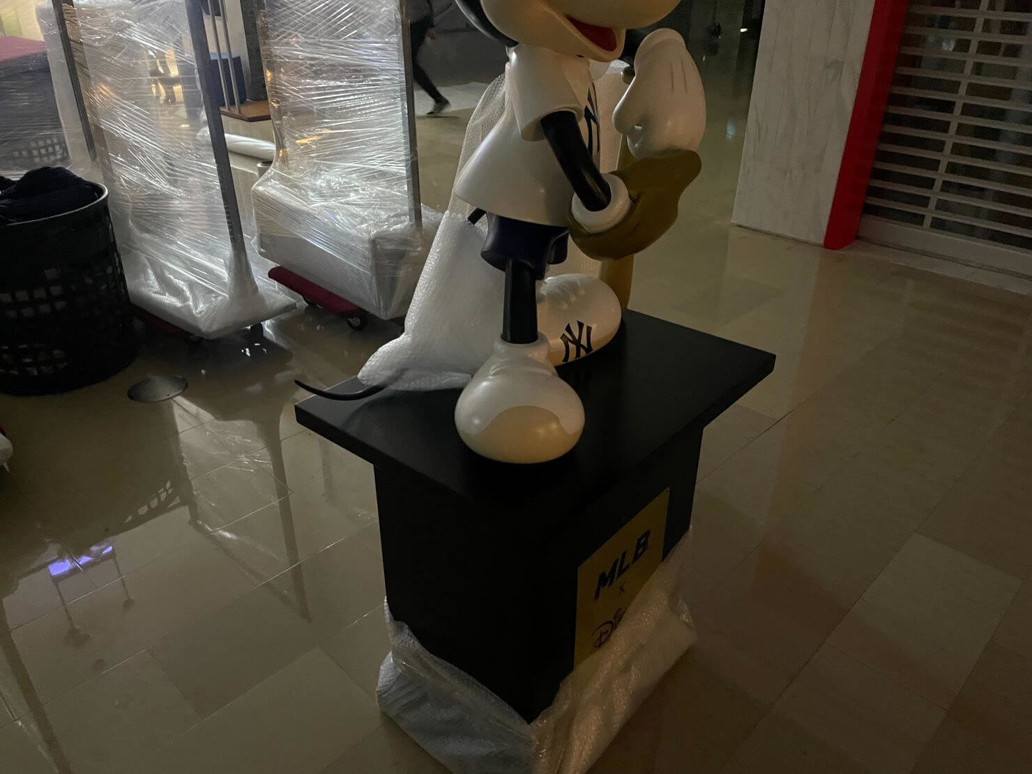 【榮福搬家】百貨倉儲暫放精緻包裝、百貨撤櫃、展示架搬運、中島雙排架搬運、服裝店展示架搬運、落地是掛衣架搬運,服飾店模特兒搬運、品牌大型公仔搬運、海外公仔搬運、公仔精緻包裝、模型精緻包裝,台北搬家公司推薦:大台北搬家,精緻包裝搬運「細膩包裝、專業搬運、用心服務、以客為尊」是榮福搬家公司的宗旨與精神。歡迎立即來電02-2651-2727專人服務。 【榮福搬家】百貨倉儲暫放精緻包裝、百貨撤櫃、展示架搬運、中島雙排架搬運、服裝店展示架搬運、落地是掛衣架搬運,服飾店模特兒搬運、品牌大型公仔搬運、海外公仔搬運、公仔精緻包裝、模型精緻包裝,台北搬家公司推薦:大台北搬家,精緻包裝搬運「細膩包裝、專業搬運、用心服務、以客為尊」是榮福搬家公司的宗旨與精神。歡迎立即來電02-2651-2727專人服務。