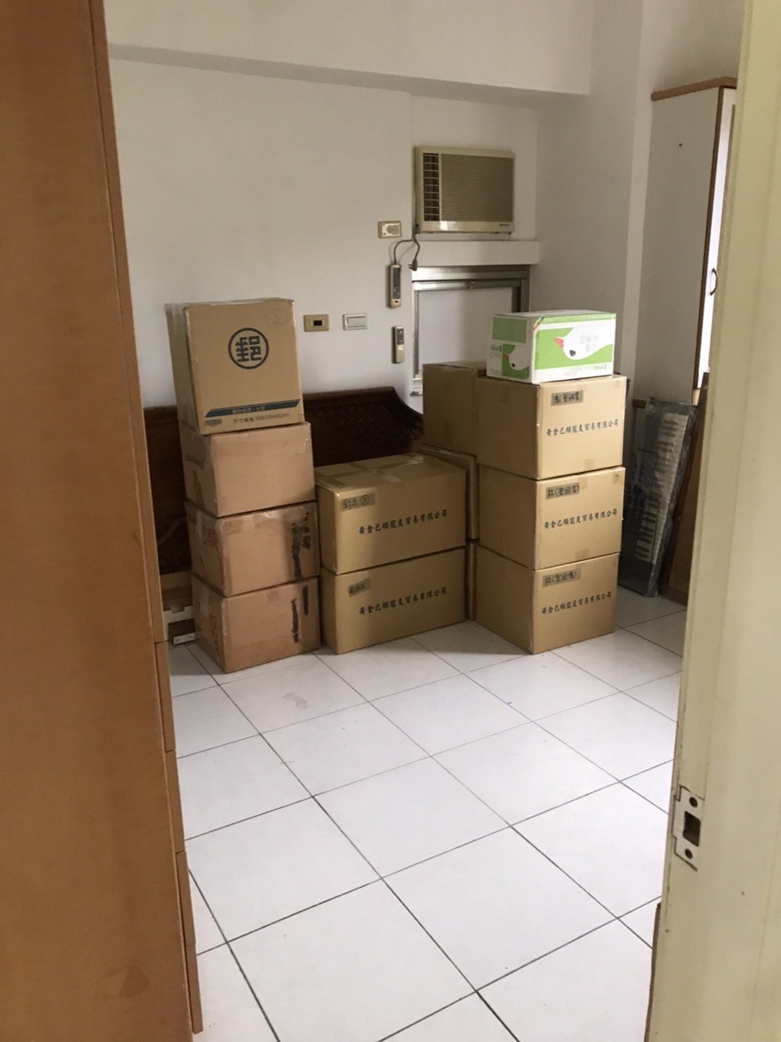 倉儲暫放精緻包裝、搬家公司推薦、新北搬家公司推薦【榮福搬家公司】基隆倉儲搬運搬家、南港倉儲搬運搬家、桃園倉儲搬運、台北倉儲搬運搬家、新北倉儲搬運搬家、板橋倉儲搬運搬家,【倉儲暫放唯一指定搬家公司】住家裝修倉儲暫放、精緻搬家、精緻包裝、倉儲暫放家具防護包裝防潮濕防蟲蛀、廚房家電倉儲包裝、紅木桌椅防潮防蟲倉儲暫放、搬家首選,大型家具搬運、台北搬家公司推薦:大台北搬家,精緻包裝搬運「細膩包裝、專業搬運、用心服務、以客為尊」是榮福搬家公司的宗旨與精神。歡迎立即來電02-2651-2727專人服務。 倉儲暫放精緻包裝、搬家公司推薦、新北搬家公司推薦【榮福搬家公司】基隆倉儲搬運搬家、南港倉儲搬運搬家、桃園倉儲搬運、台北倉儲搬運搬家、新北倉儲搬運搬家、板橋倉儲搬運搬家,【倉儲暫放唯一指定搬家公司】住家裝修倉儲暫放、精緻搬家、精緻包裝、倉儲暫放家具防護包裝防潮濕防蟲蛀、廚房家電倉儲包裝、紅木桌椅防潮防蟲倉儲暫放、搬家首選,大型家具搬運、台北搬家公司推薦:大台北搬家,精緻包裝搬運「細膩包裝、專業搬運、用心服務、以客為尊」是榮福搬家公司的宗旨與精神。歡迎立即來電02-2651-2727專人服務。