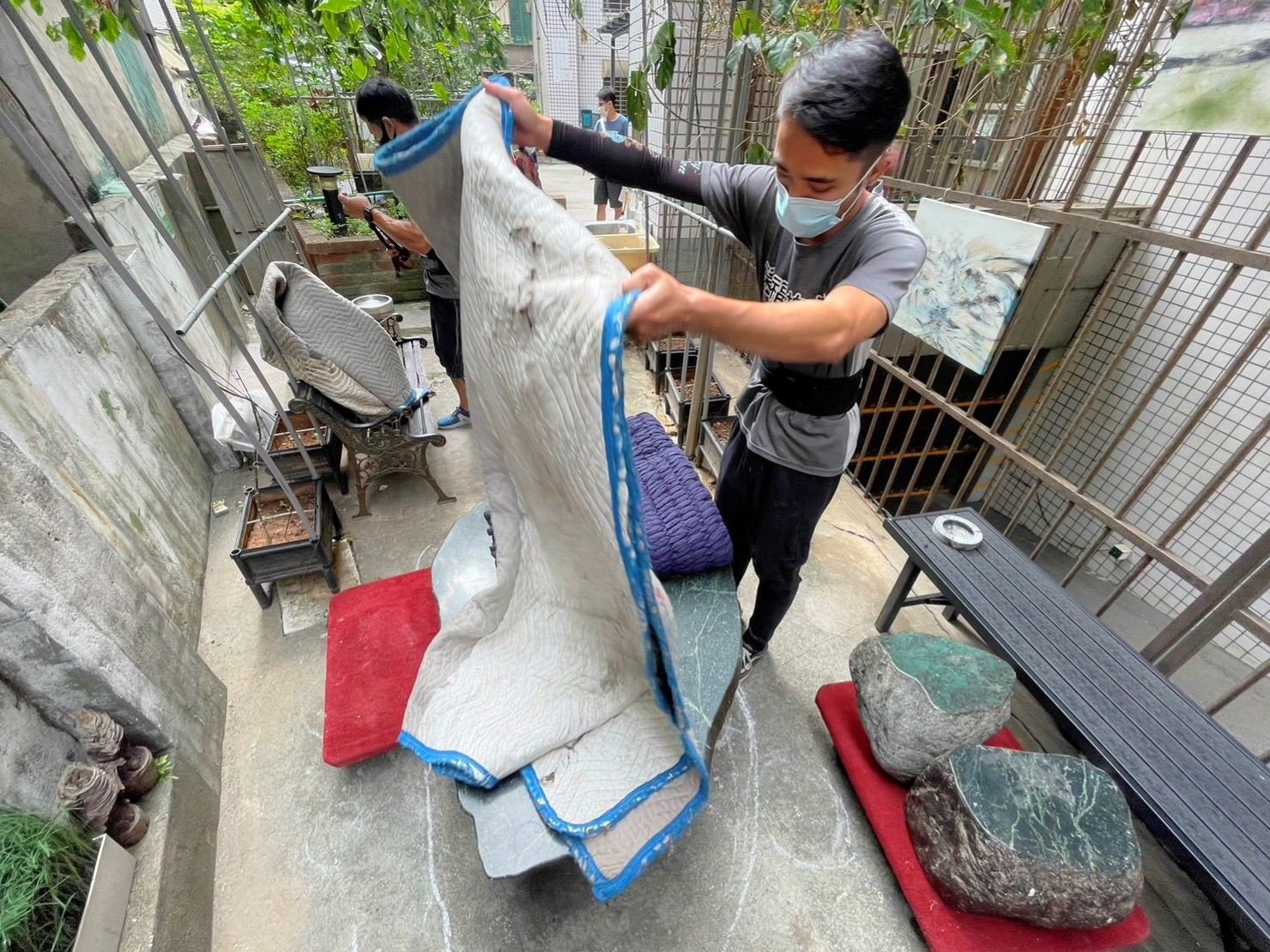 台北搬石桌椅組∣南港搬石桌椅組∣新北搬石桌椅組∣雙北搬石桌椅組∣汐止搬石桌椅組∣中永和搬石桌椅組∣板橋搬石桌椅組∣五股搬石桌椅組∣基隆搬石桌椅組∣桃園搬石桌椅組∣各種重物景觀涼亭石桌椅組搬運、大理石藝術品搬運、天然大理石桌椅推薦【榮福搬家】精緻包裝搬運「細膩包裝、專業搬運、用心服務、以客為尊」是榮福搬家公司的宗旨與精神。歡迎立即來電02-2651-2727專人服務。 台北搬石桌椅組∣南港搬石桌椅組∣新北搬石桌椅組∣雙北搬石桌椅組∣汐止搬石桌椅組∣中永和搬石桌椅組∣板橋搬石桌椅組∣五股搬石桌椅組∣基隆搬石桌椅組∣桃園搬石桌椅組∣各種重物景觀涼亭石桌椅組搬運、大理石藝術品搬運、天然大理石桌椅推薦【榮福搬家】精緻包裝搬運「細膩包裝、專業搬運、用心服務、以客為尊」是榮福搬家公司的宗旨與精神。歡迎立即來電02-2651-2727專人服務。