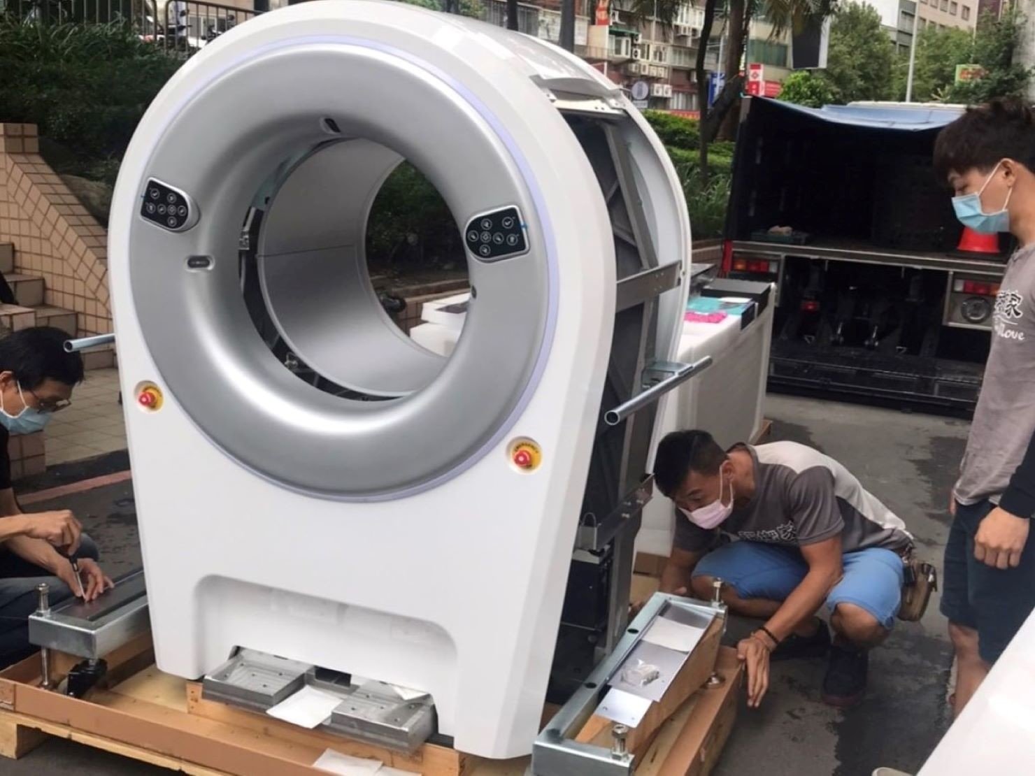 特殊搬運、搬重物【榮福搬家】醫療器材、醫療設備搬運、斷層掃苗儀器搬運、搬單一物件、南港搬家、桃園搬家公司推薦、新北搬家公司推薦、可配合醫院搬運、生技科學儀器搬運、海關箱待拆、醫療儀器專業搬運、廠房遷移、公司行號搬、專搬重物、搬工服務、人力搬運,針對顧客都秉持以用心實在專業搬家技巧,搬家實在用心值得您的信賴與選擇。歡迎來電咨詢02-2651-2727,榮福搬家有專員立即為您服務。 特殊搬運、搬重物【榮福搬家】醫療器材、醫療設備搬運、斷層掃苗儀器搬運、搬單一物件、南港搬家、桃園搬家公司推薦、新北搬家公司推薦、可配合醫院搬運、生技科學儀器搬運、海關箱待拆、醫療儀器專業搬運、廠房遷移、公司行號搬、專搬重物、搬工服務、人力搬運,針對顧客都秉持以用心實在專業搬家技巧,搬家實在用心值得您的信賴與選擇。歡迎來電咨詢02-2651-2727,榮福搬家有專員立即為您服務。