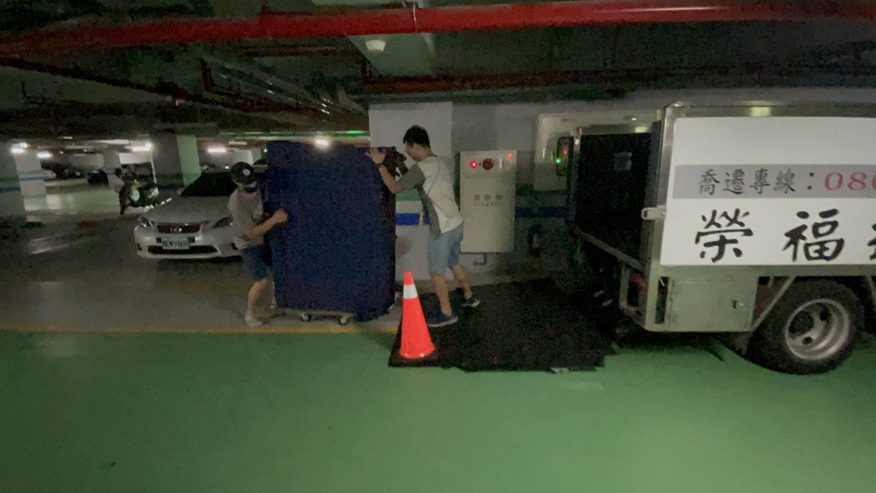鋼琴搬運費用、搬重物【榮福搬家公司】搬平台式鋼琴、三角演奏琴搬運、單件重物搬運、石墩搬運、搬醫療床、搬石頭桌椅、搬電動床、搬洗衣機、搬披薩窯、精搬金庫、搬保險櫃、精搬魚缸、精搬鋼琴、跨縣市搬家、搬工計時、人力搬運、搬運、床墊搬運、搬醫療電動床、搬營業用冰箱、搬家具、搬家首選、吊掛搬運、吊家具搬運、特殊重物搬運、專搬重物、新北搬家公司推薦、搬家公司、基隆搬家、南港搬家、桃園搬家公司推薦、台北搬家公司推薦:大台北搬家,精緻包裝搬運「細膩包裝、專業搬運、用心服務、以客為尊」是榮福搬家公司的宗旨與精神。歡迎立即來電02-2651-2727專人服務。 鋼琴搬運費用、搬重物【榮福搬家公司】搬平台式鋼琴、三角演奏琴搬運、單件重物搬運、石墩搬運、搬醫療床、搬石頭桌椅、搬電動床、搬洗衣機、搬披薩窯、精搬金庫、搬保險櫃、精搬魚缸、精搬鋼琴、跨縣市搬家、搬工計時、人力搬運、搬運、床墊搬運、搬醫療電動床、搬營業用冰箱、搬家具、搬家首選、吊掛搬運、吊家具搬運、特殊重物搬運、專搬重物、新北搬家公司推薦、搬家公司、基隆搬家、南港搬家、桃園搬家公司推薦、台北搬家公司推薦:大台北搬家,精緻包裝搬運「細膩包裝、專業搬運、用心服務、以客為尊」是榮福搬家公司的宗旨與精神。歡迎立即來電02-2651-2727專人服務。
