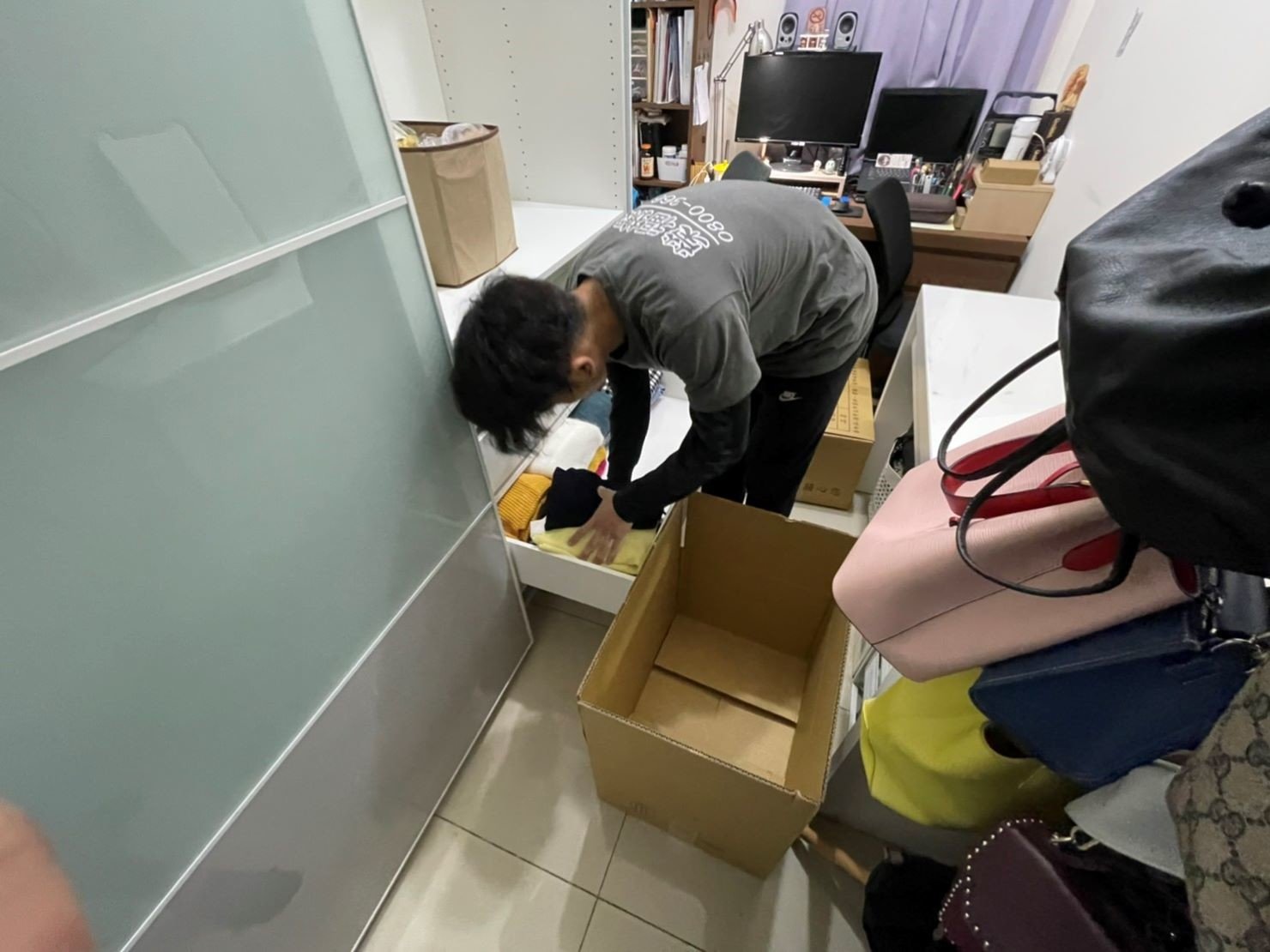 搬家公司推薦、新北搬家公司推薦【榮福搬家公司】精緻包裝搬運「細膩包裝、專業搬運、用心服務、以客為尊」是榮福搬家公司的宗旨與精神:搬家首選、南港搬家、桃園搬家公司推薦、台北搬家公司推薦、精緻搬家、精緻包裝、搬家達人、搬家具、冰箱搬運、基隆搬家、搬家電、床墊搬運、跨縣市搬家、家庭搬家、鋼琴搬運、搬工計時、搬運、搬家紙箱、搬家打包材料,針對顧客都秉持以用心實在專業搬家技巧,搬家實在用心值得您的信賴與選擇。歡迎來電咨詢02-2651-2727,榮福搬家有專員立即為您服務。 搬家公司推薦、新北搬家公司推薦【榮福搬家公司】精緻包裝搬運「細膩包裝、專業搬運、用心服務、以客為尊」是榮福搬家公司的宗旨與精神:搬家首選、南港搬家、桃園搬家公司推薦、台北搬家公司推薦、精緻搬家、精緻包裝、搬家達人、搬家具、冰箱搬運、基隆搬家、搬家電、床墊搬運、跨縣市搬家、家庭搬家、鋼琴搬運、搬工計時、搬運、搬家紙箱、搬家打包材料,針對顧客都秉持以用心實在專業搬家技巧,搬家實在用心值得您的信賴與選擇。歡迎來電咨詢02-2651-2727,榮福搬家有專員立即為您服務。
